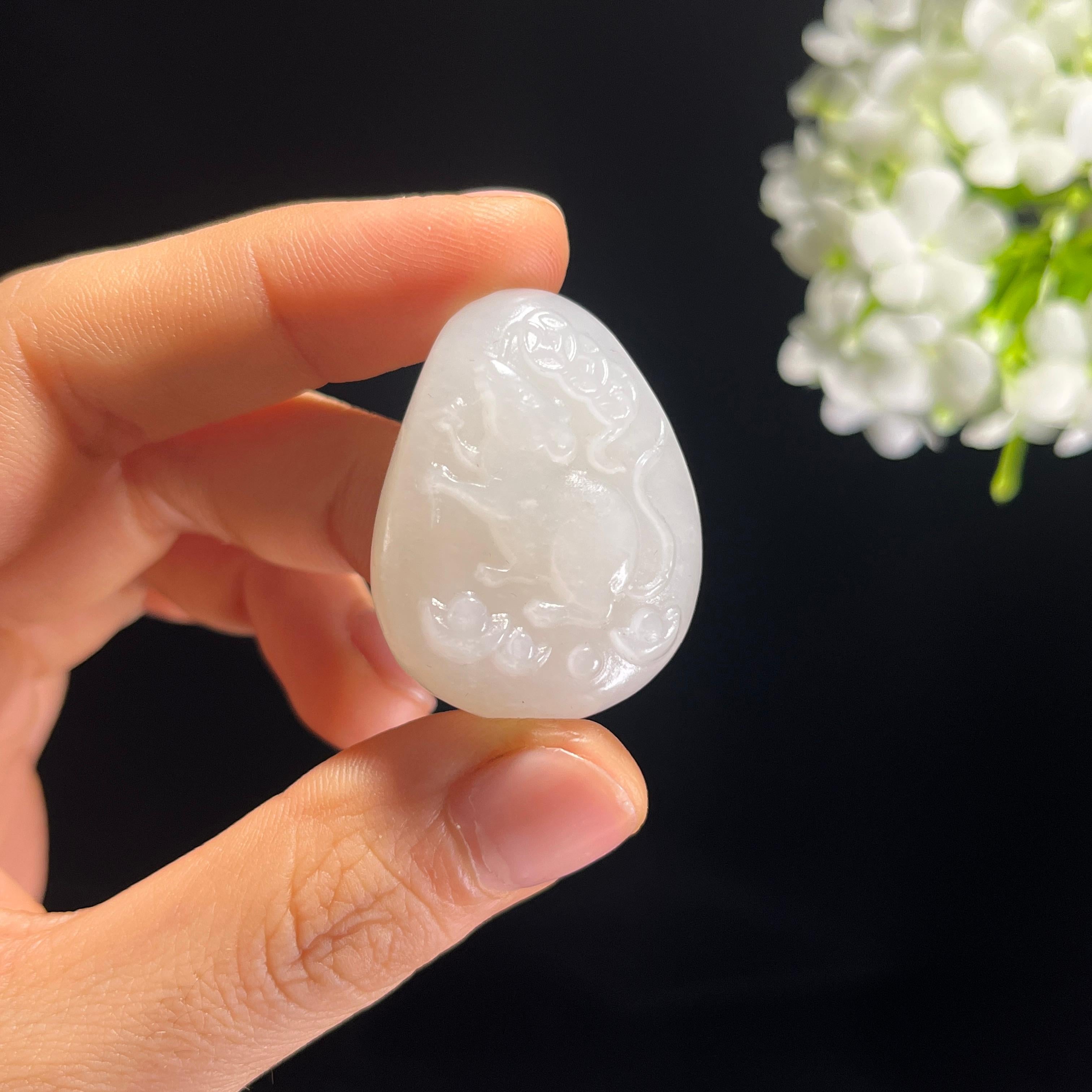 新疆天然和田玉白玉“灵鼠藏珍”生肖鼠雕刻挂件（yc306456） – 添福玉器