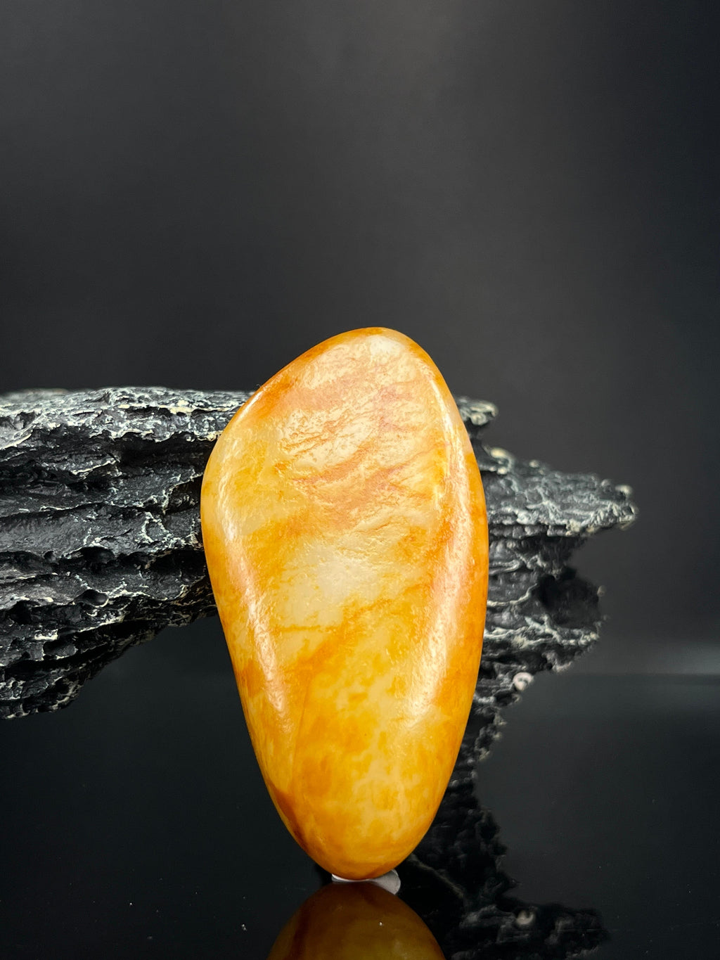 新疆和田白玉沁色洒红皮手把件籽料原石（yc240406）