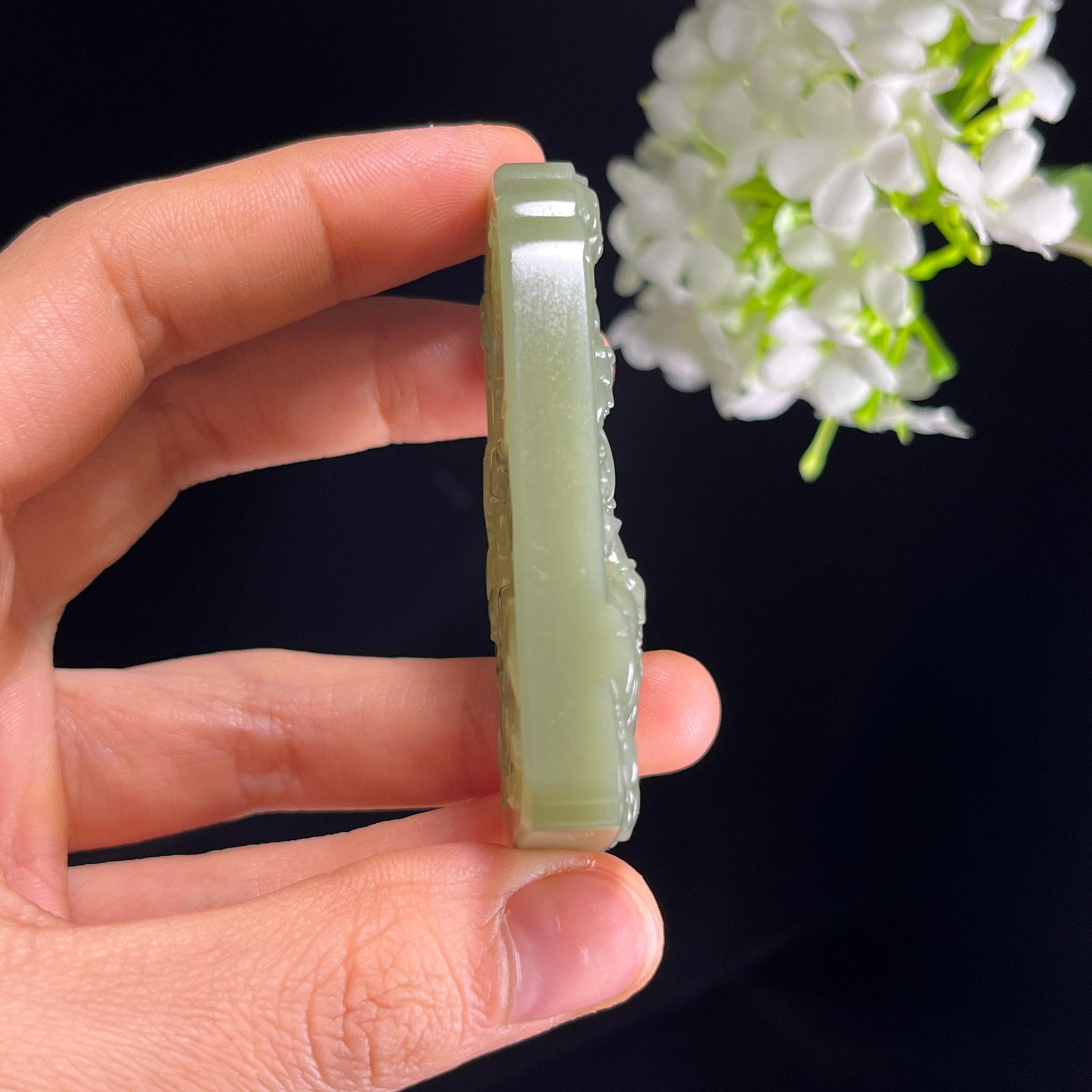 新疆天然和田玉沙枣青观音雕刻挂件（yc353797）