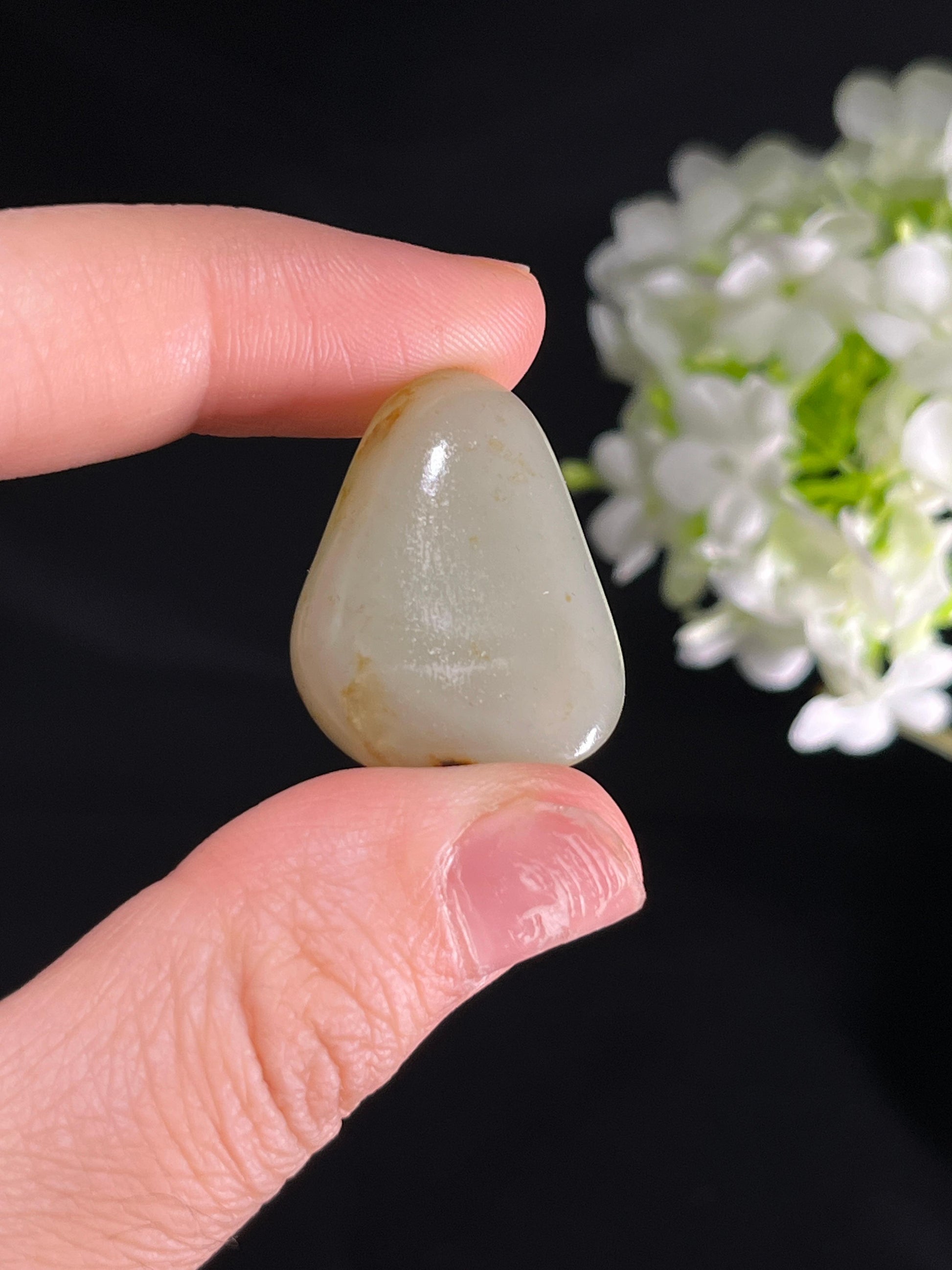 和田玉黑皮青白玉籽料原石（yc249843）