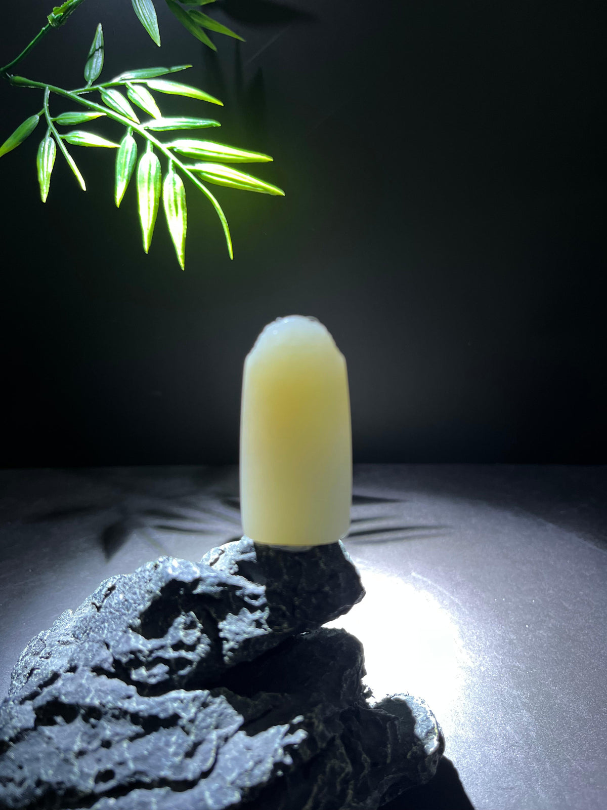 和田玉糖白下山虎俏色雕挂件（yc733299）