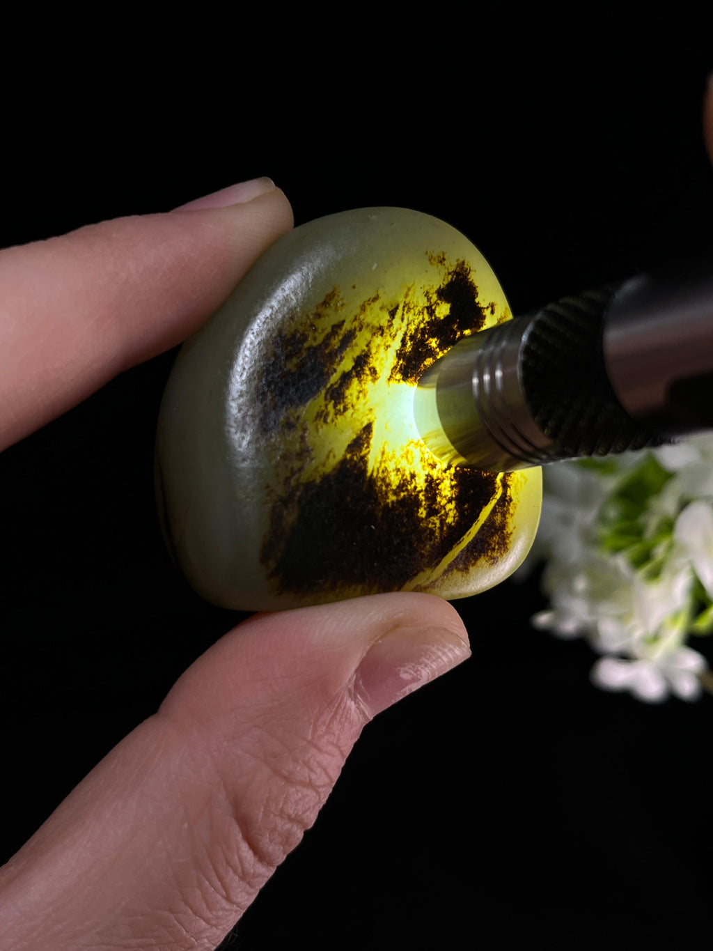 新疆和田玉特色聚黑皮籽料原石（yc251762）