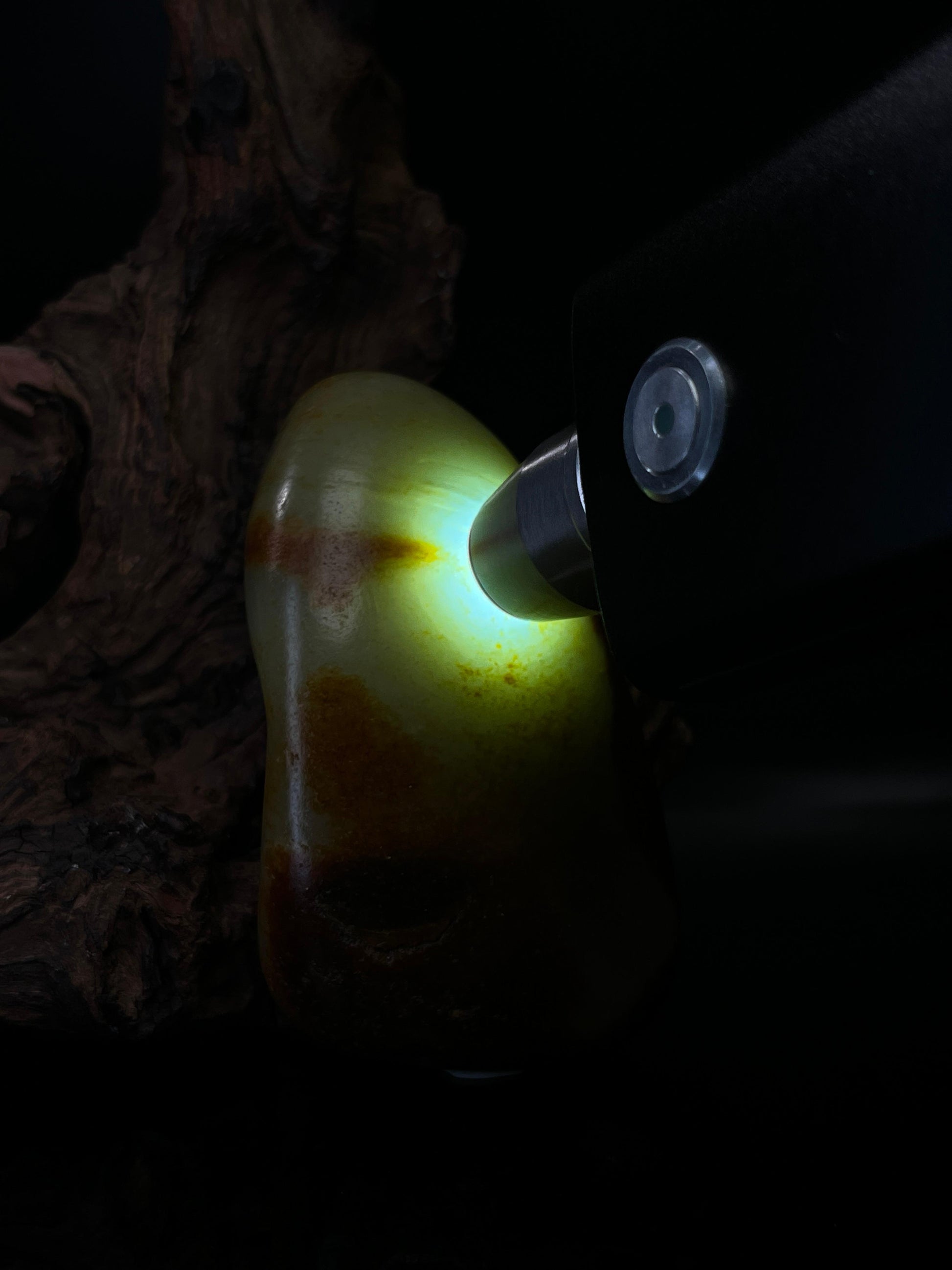 新疆和田玉籽料原石聚红皮手把件（yc236657）