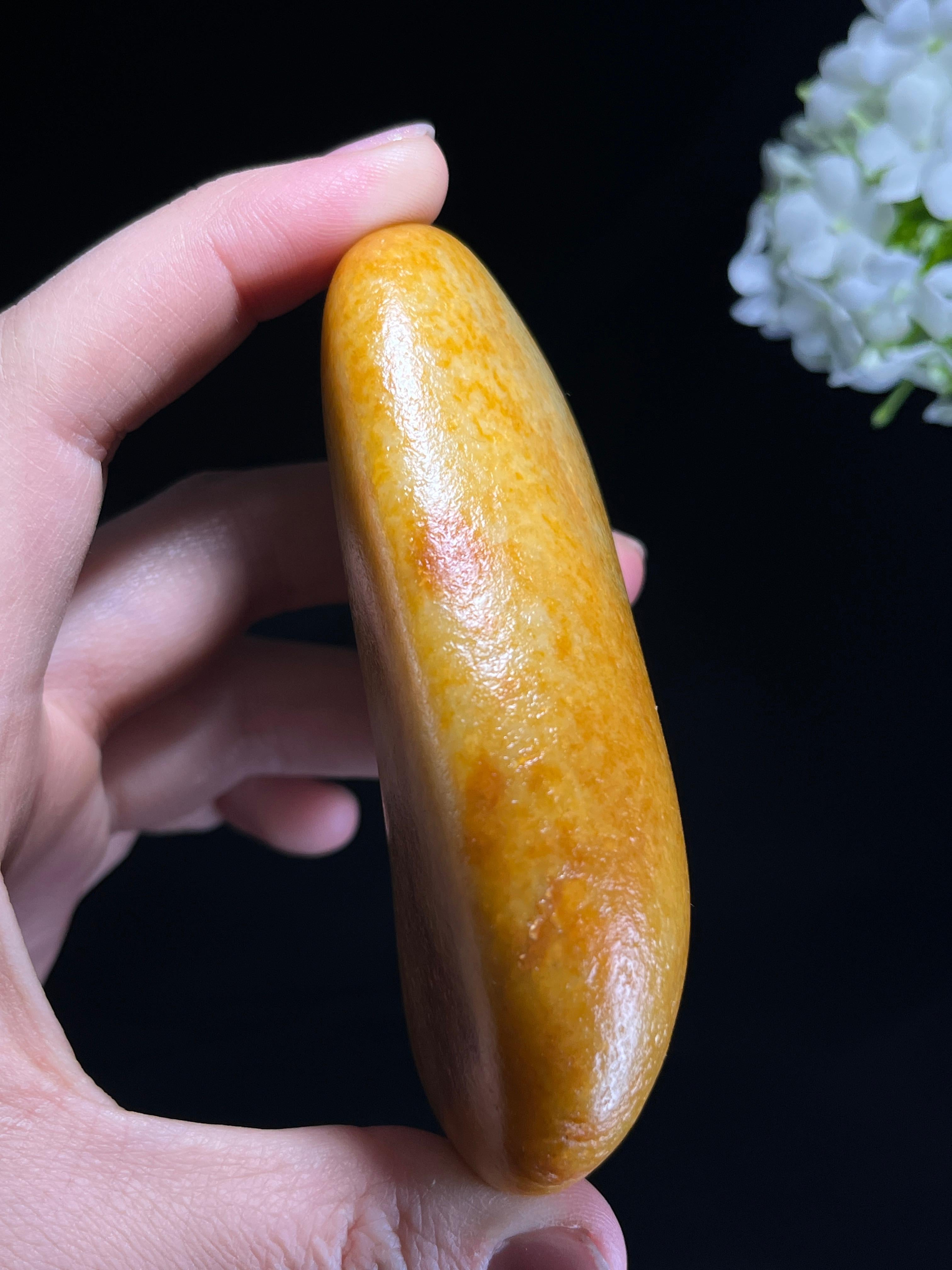 新疆天然和田玉籽料原石黄沁手把件（yc262832） – 添福玉器