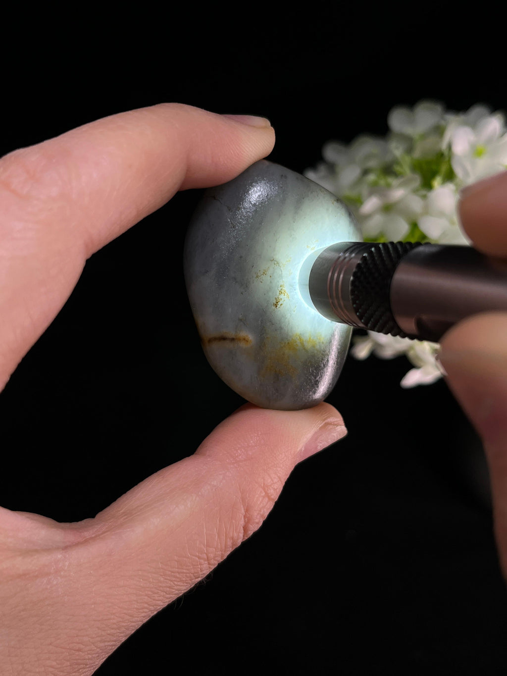 新疆和田玉青花带红皮籽料原石（yc250946）