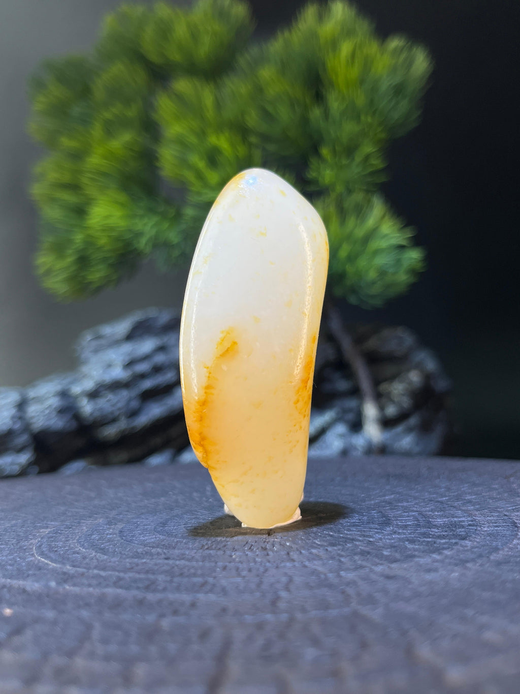 和田玉洒金皮光白籽料原石挂件（yc228089）