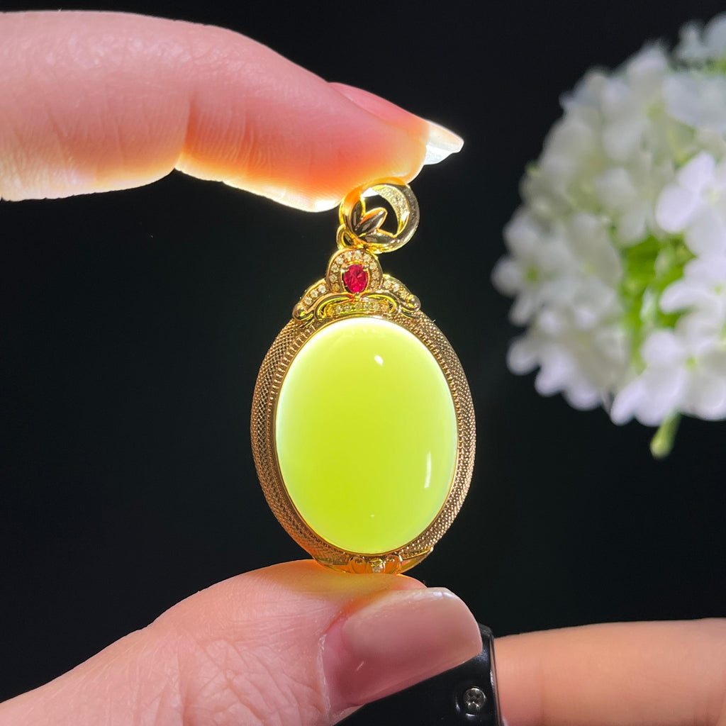 和田玉黄口料18K金镶蛋面吊坠（yc387128）