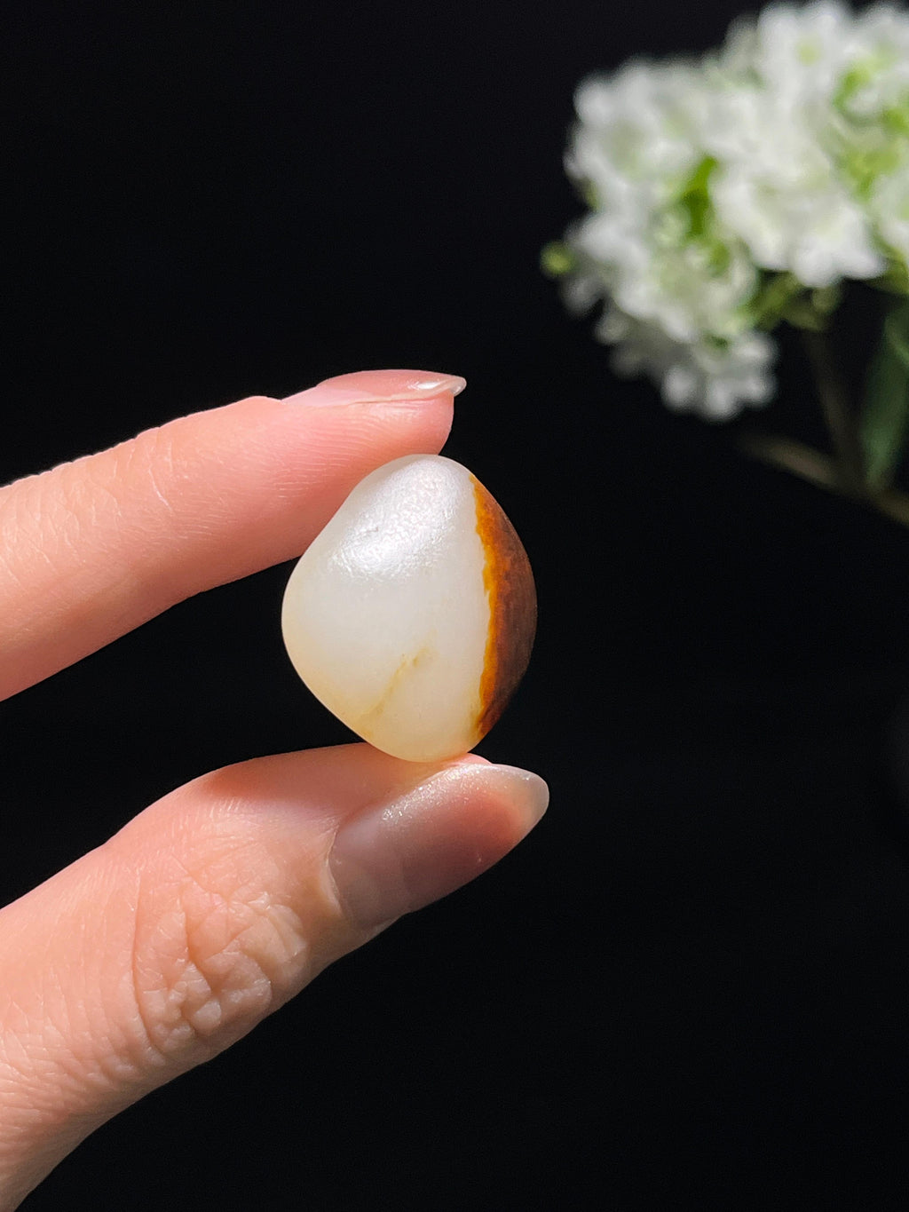 新疆和田玉红皮白肉“鸿运聚边”籽料原石（yc250746）