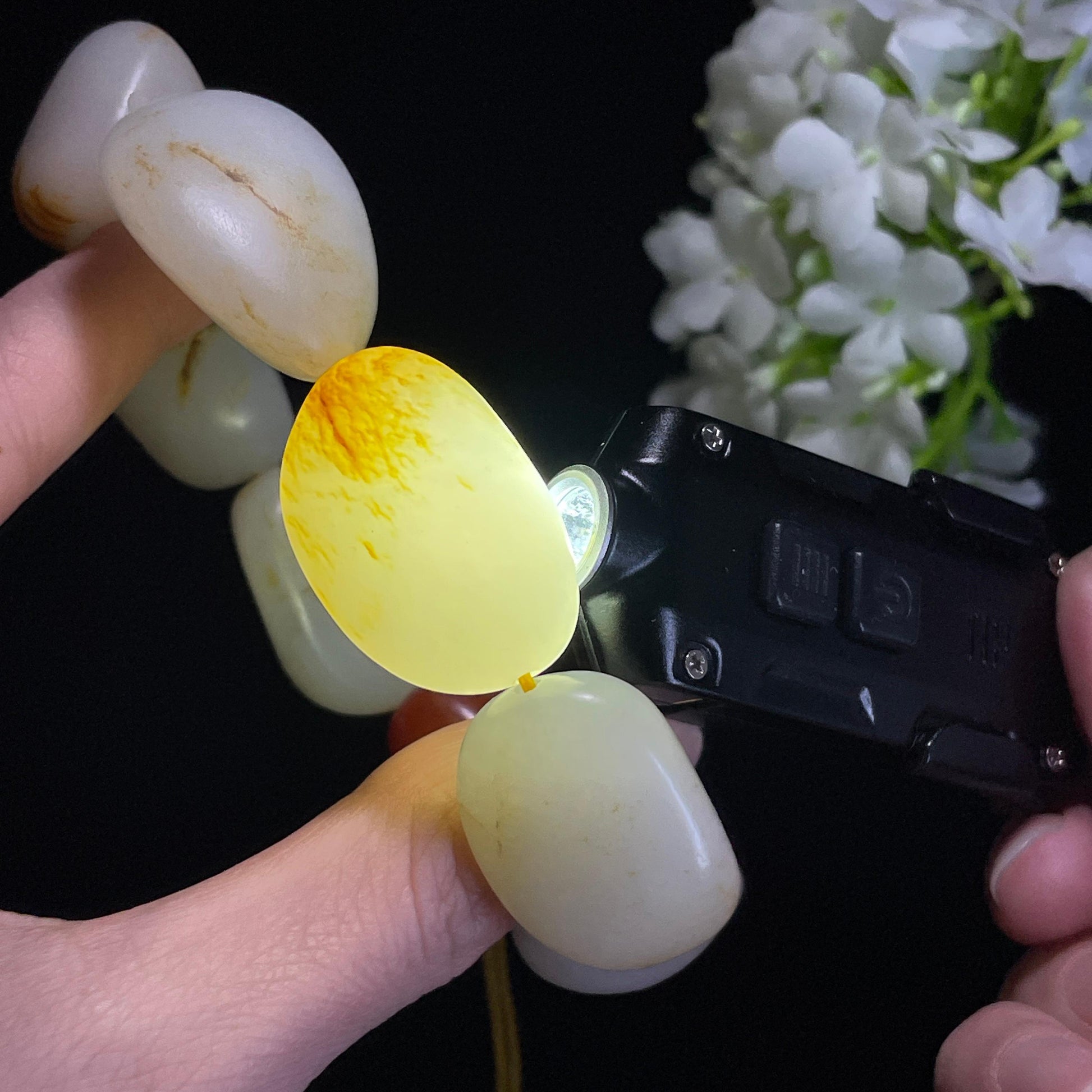 新疆天然和田玉白玉洒金皮籽料手串（yc340476）