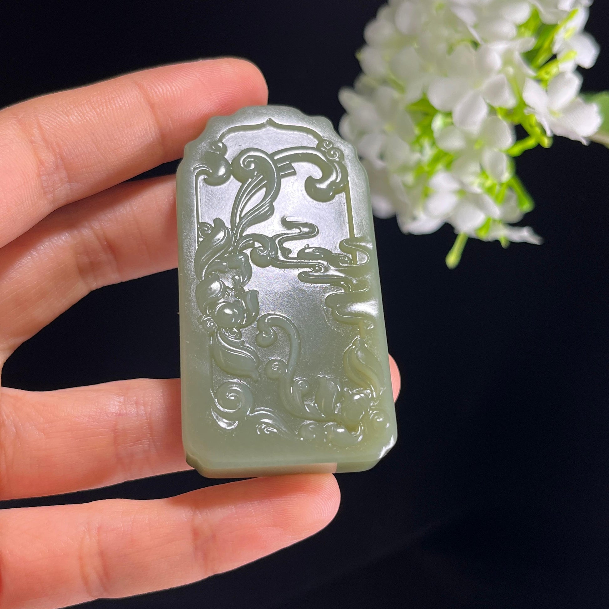 新疆天然和田玉沙枣青观音雕刻挂件（yc353797）