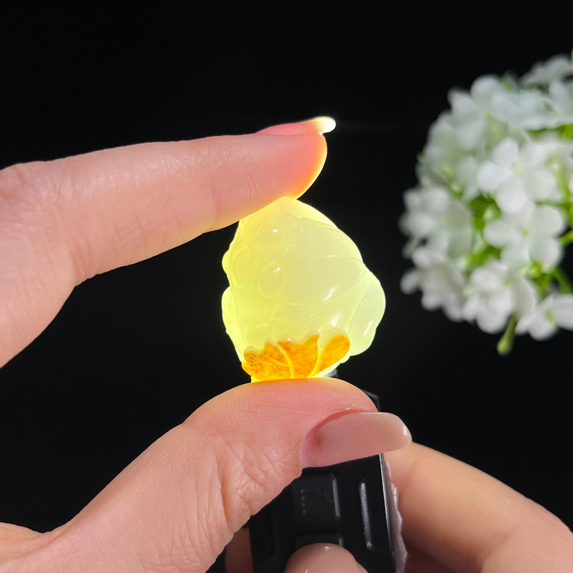 新疆天然和田玉白玉红皮籽料莲蓬雕刻挂件（yc379490）