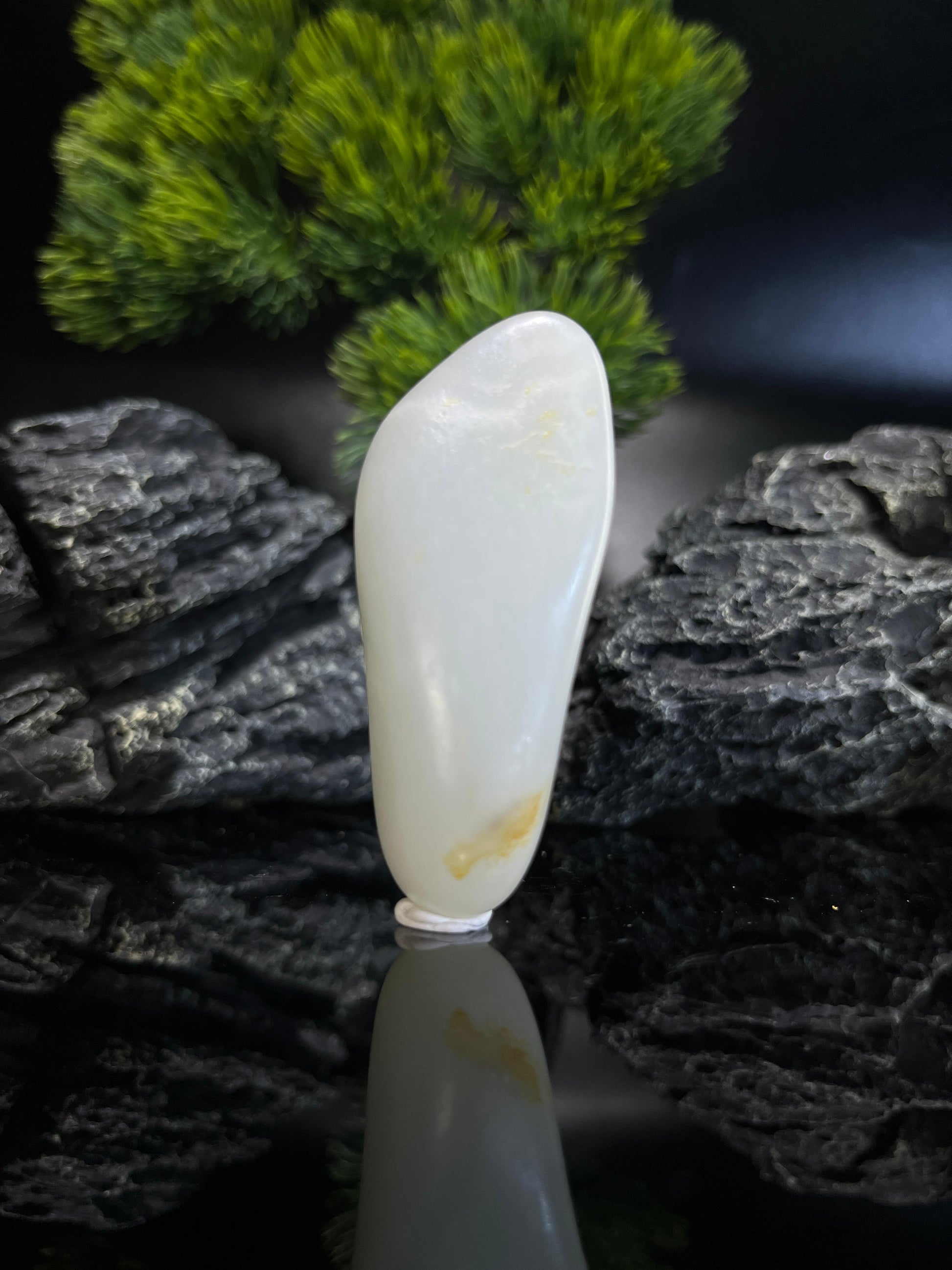 和田玉略带洒金皮原籽（yc212535）