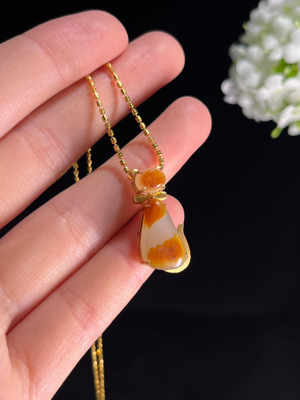 新疆天然和田玉籽料原石聚红皮18k金镶猫猫吊坠（yc268036）