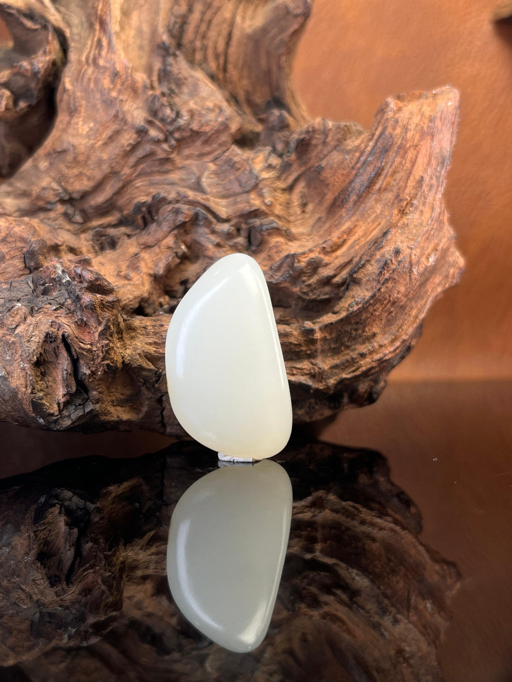 新疆和田玉白带皮籽料原石挂件（yc228172）