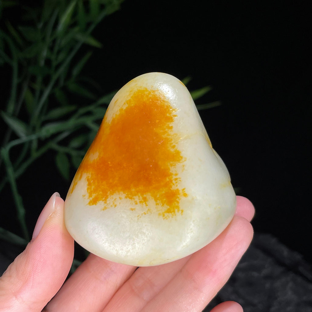 新疆和田玉高青白聚红皮籽料小摆件（yc714336）