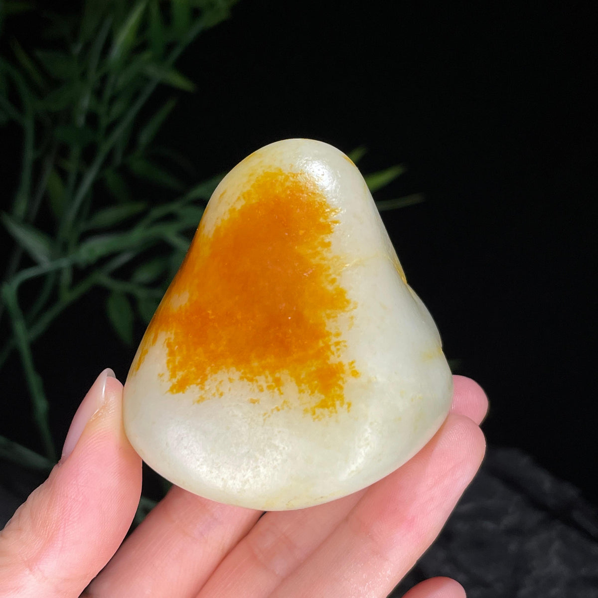 新疆和田玉高青白聚红皮籽料小摆件（yc714336）