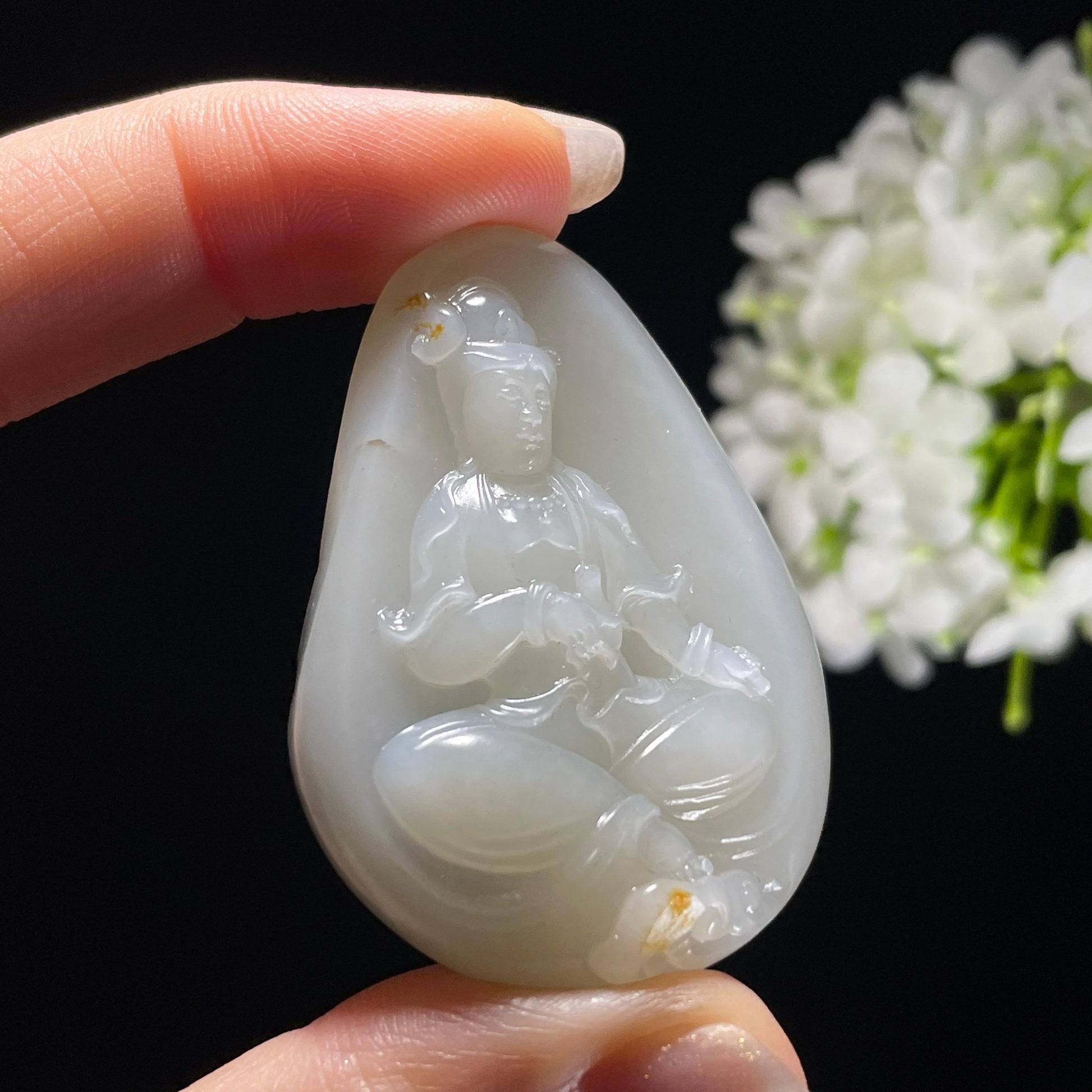 和田玉青花籽料洒金皮“普度万象”观音雕刻挂件（yc325532）