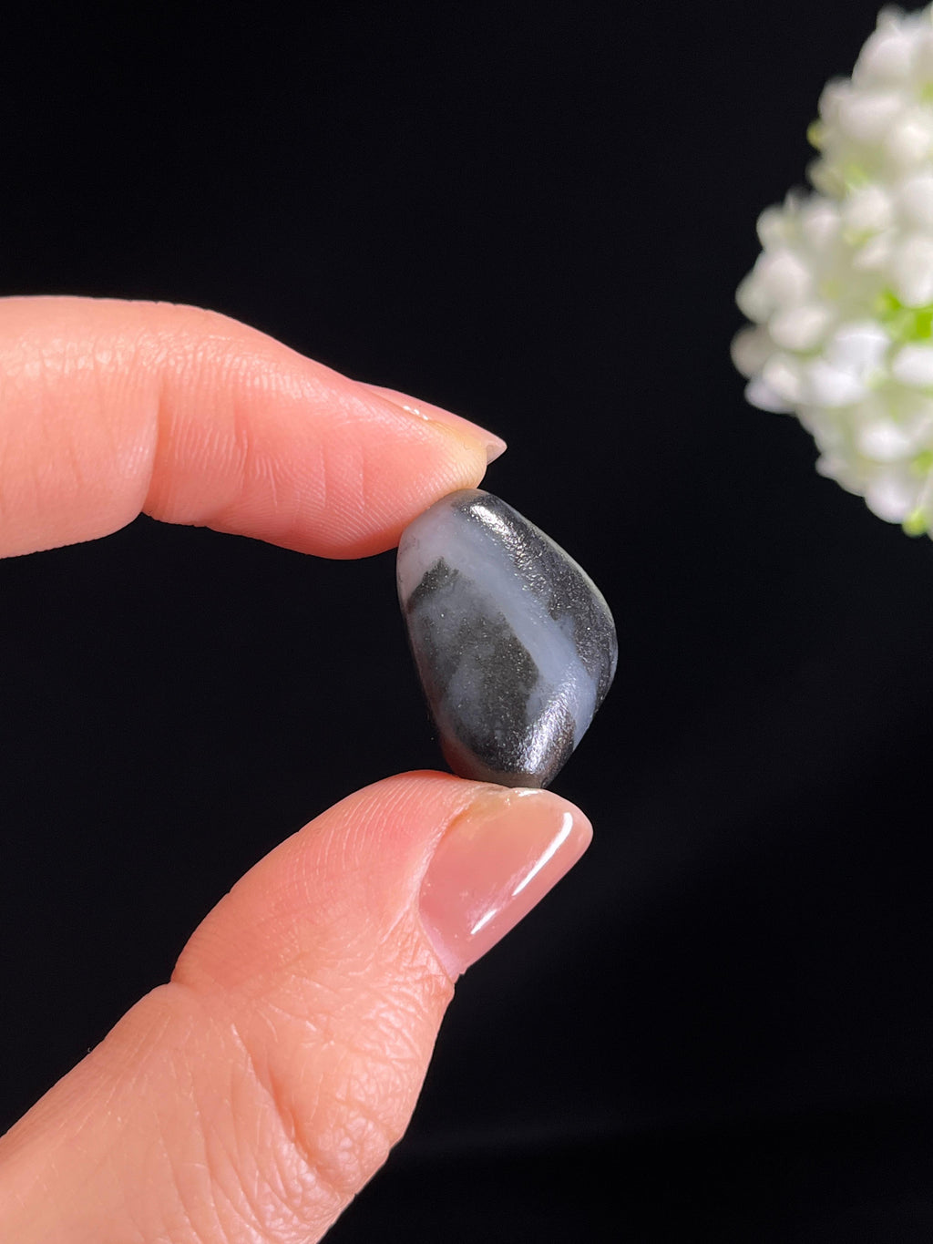 和田玉青花聚黑皮“一线天”籽料原石（yc278736）