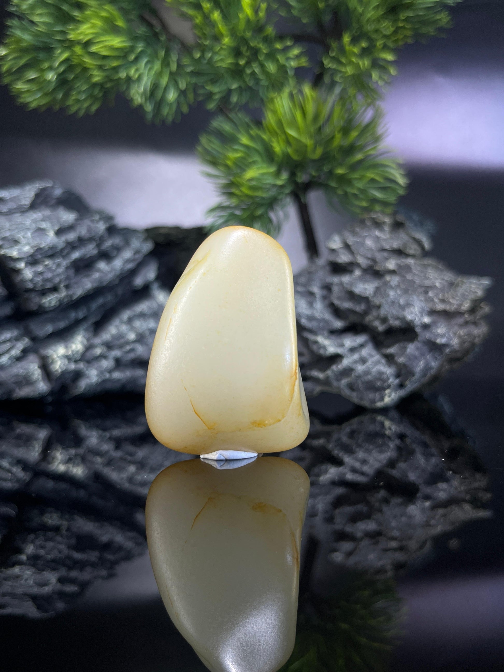 和田玉洒金带红皮籽料原石（yc211952）