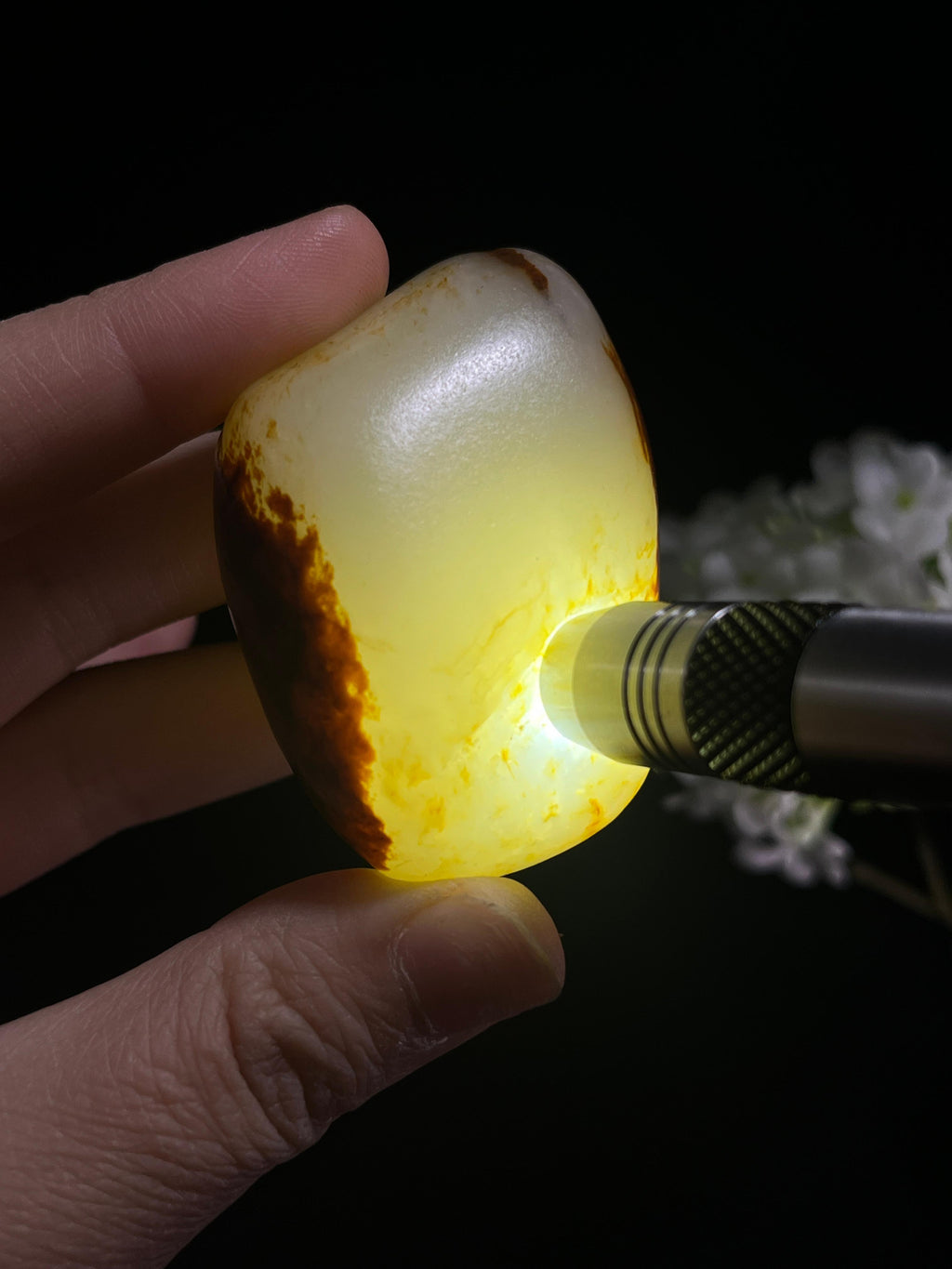 新疆和田玉收藏级天地聚红皮籽料原石（yc253579）