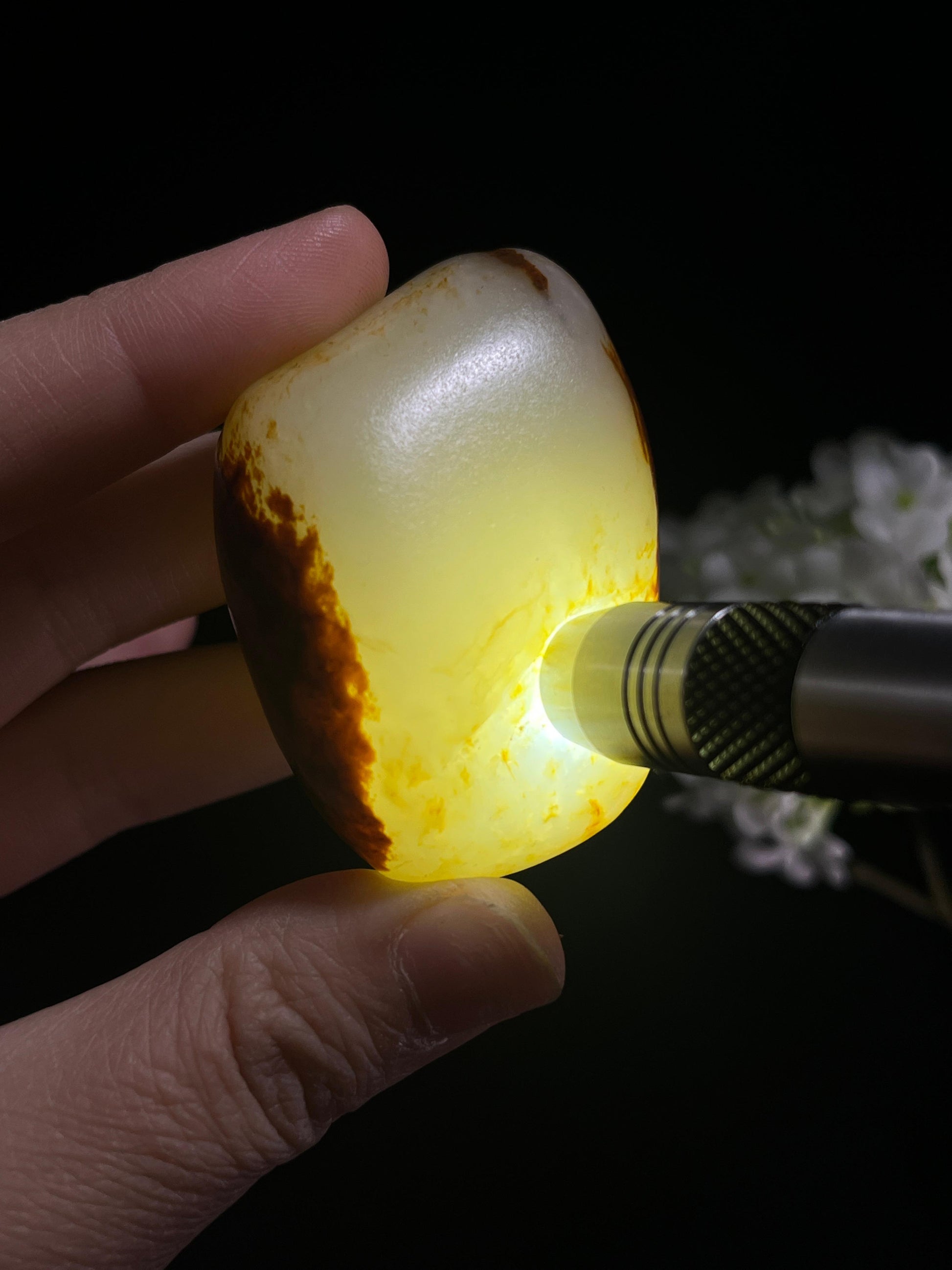 新疆和田玉收藏级天地聚红皮籽料原石（yc253579）