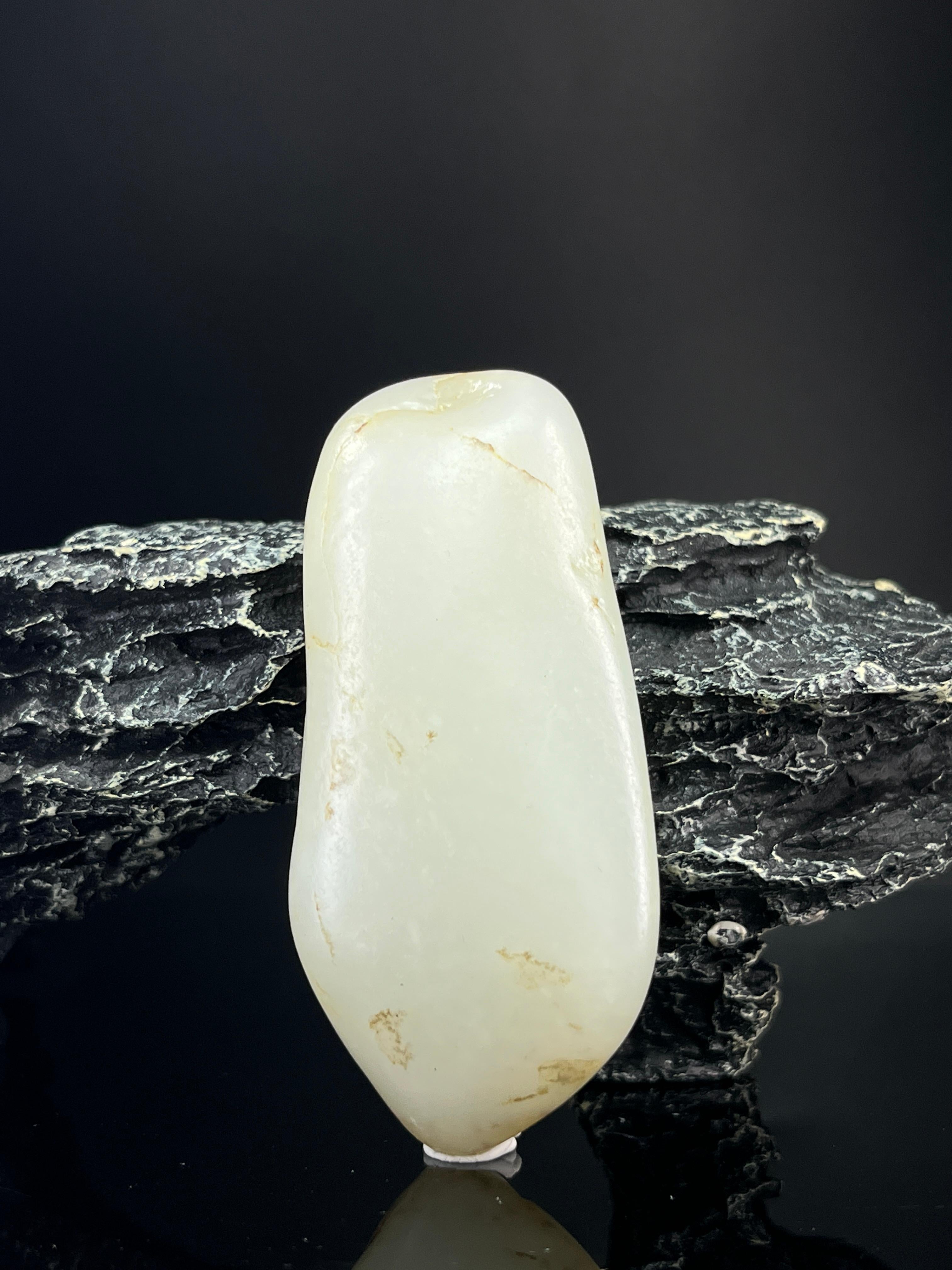 新疆和田玉暖白种籽料原石手把件（yc240416） – 添福玉器