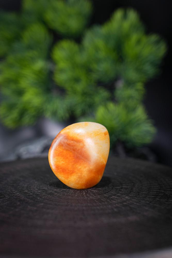 新疆和田玉一级白红沁油皮籽料原石挂件（yc228445）