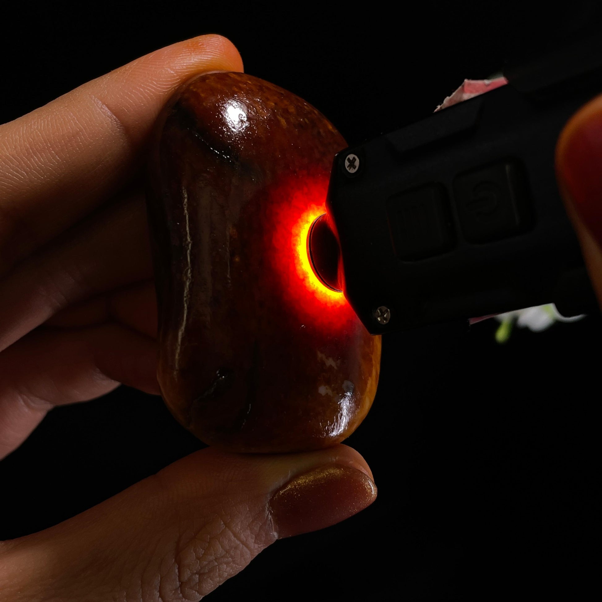 新疆天然和田玉“丹砂浸野”红沁籽料（yc375271）