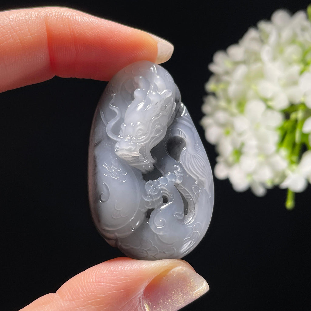 和田玉青花籽料“潜龙在渊”龙雕刻挂件（yc325599）