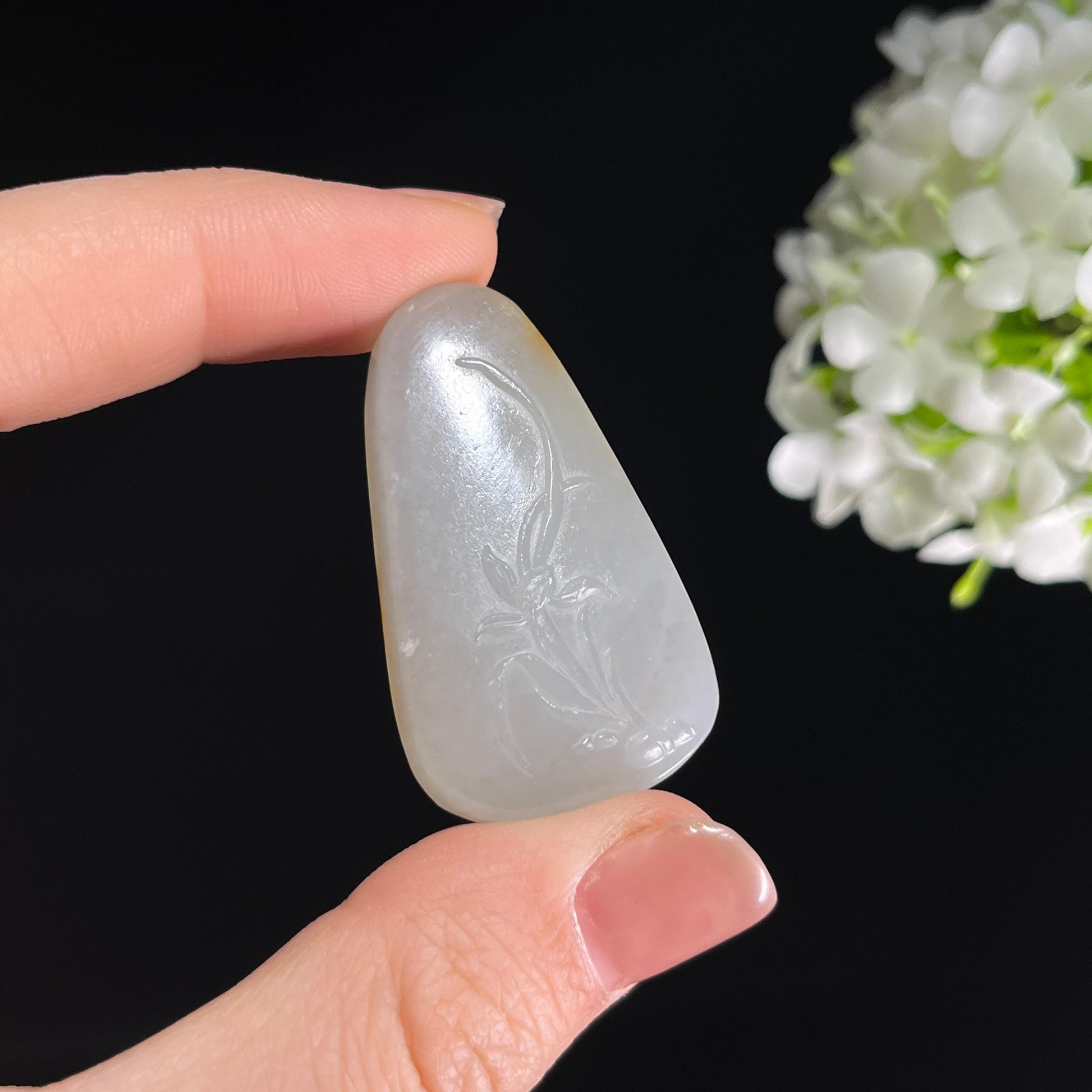 和田玉青花料洒金皮“兰花韵”籽料雕刻挂件（yc284640）