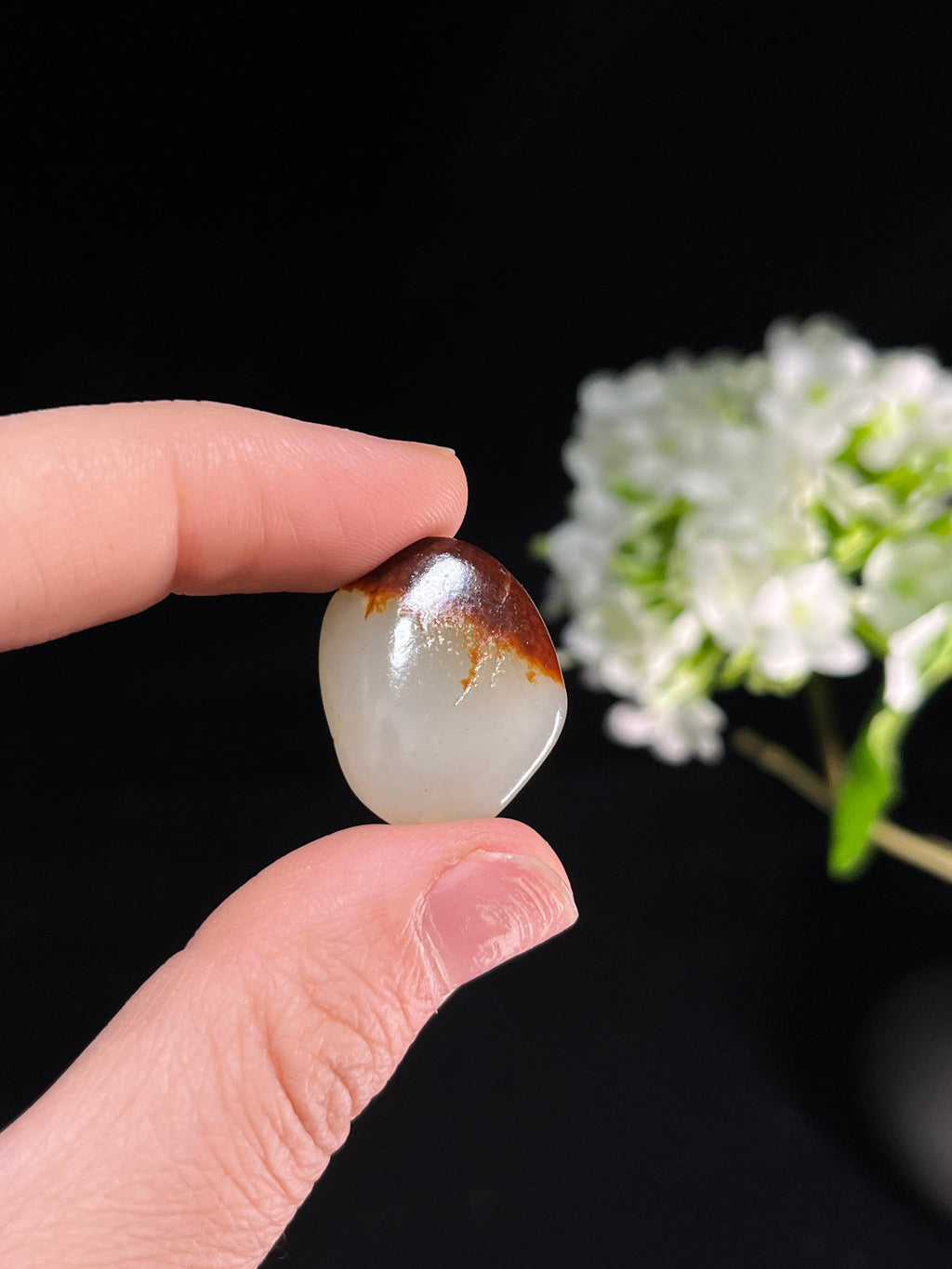 新疆和田玉白玉顶天立地聚红皮籽料原石（yc251642）