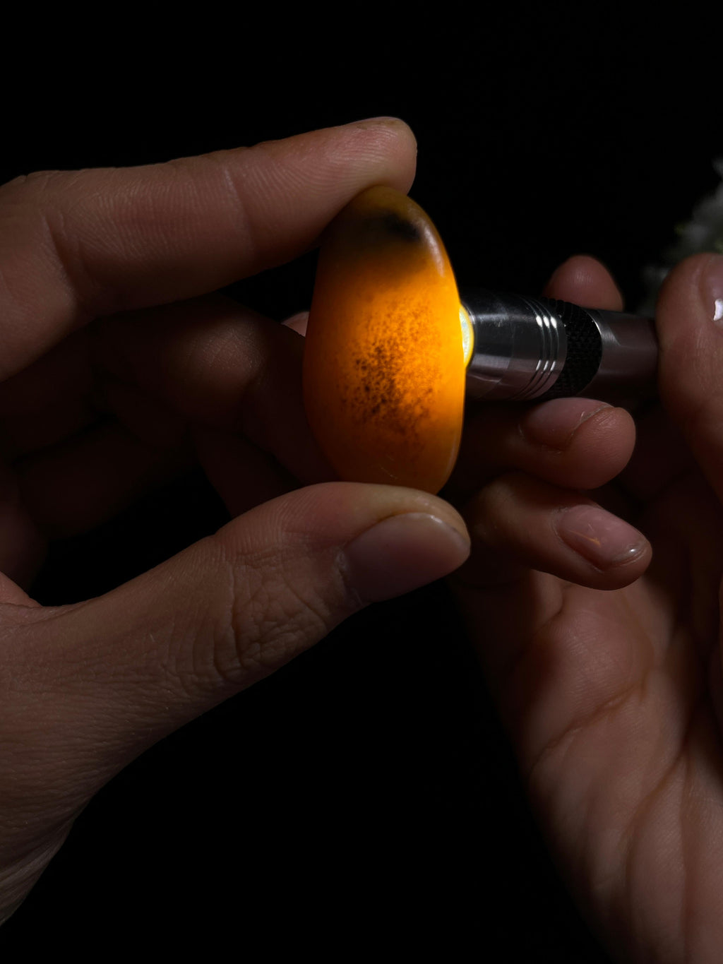 新疆天然和田玉籽料原石黄沁带黑皮挂件（yc263739）