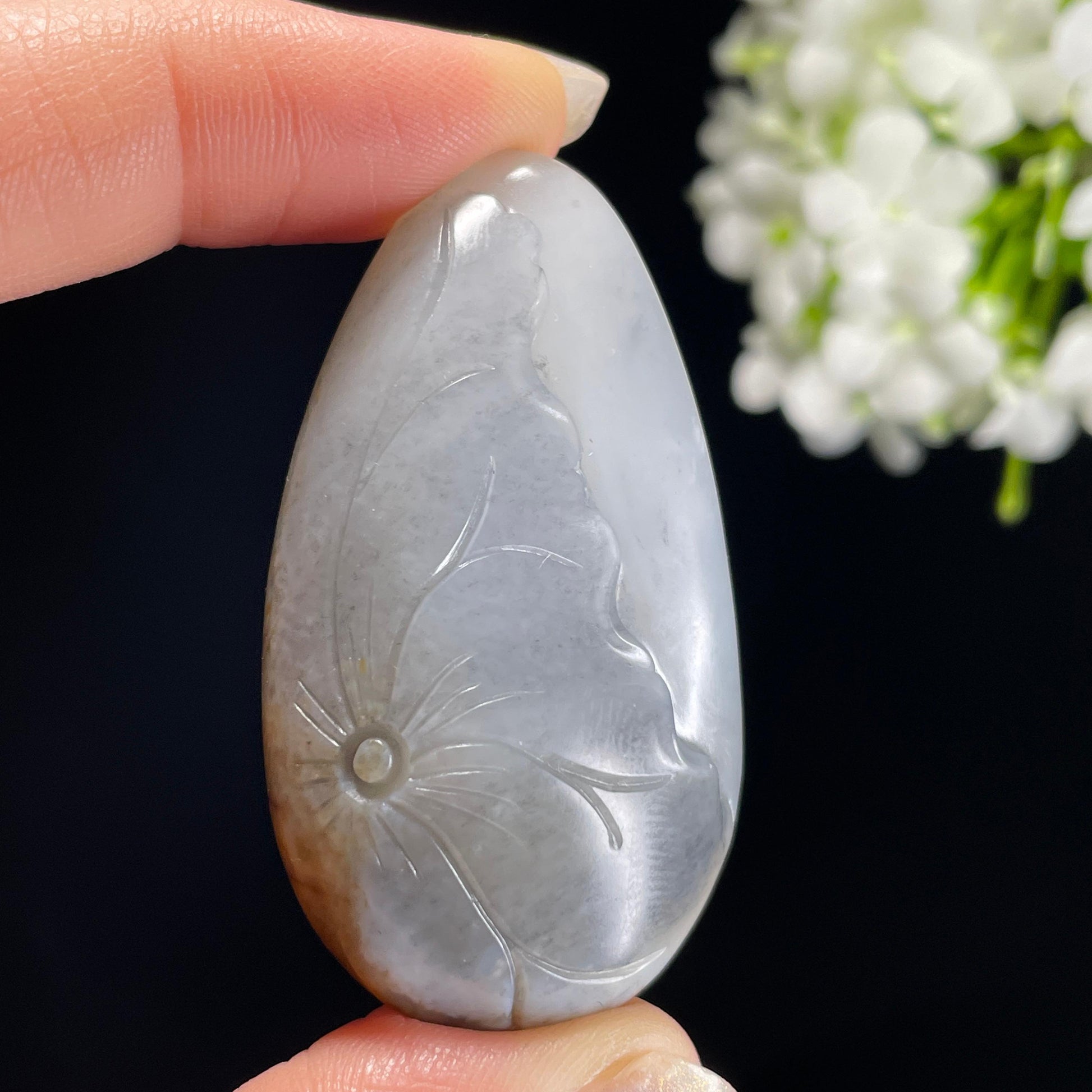 和田玉青花籽料秋梨皮“莲开福至”观音雕刻挂件（yc325652）