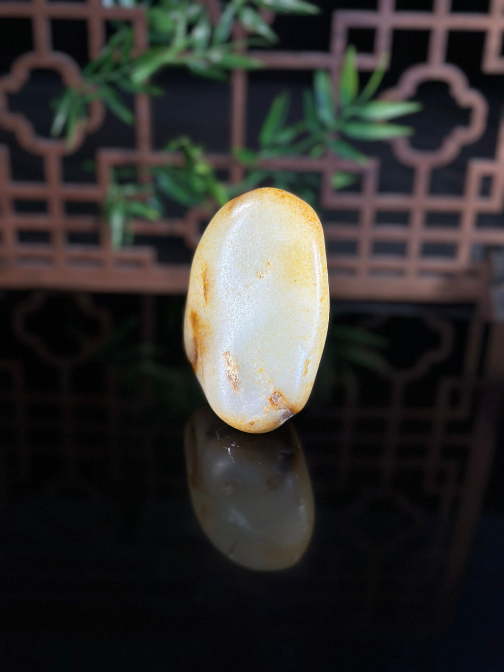 新疆和田玉白玉洒金皮聚红皮臻品籽料摆件（yc477529）