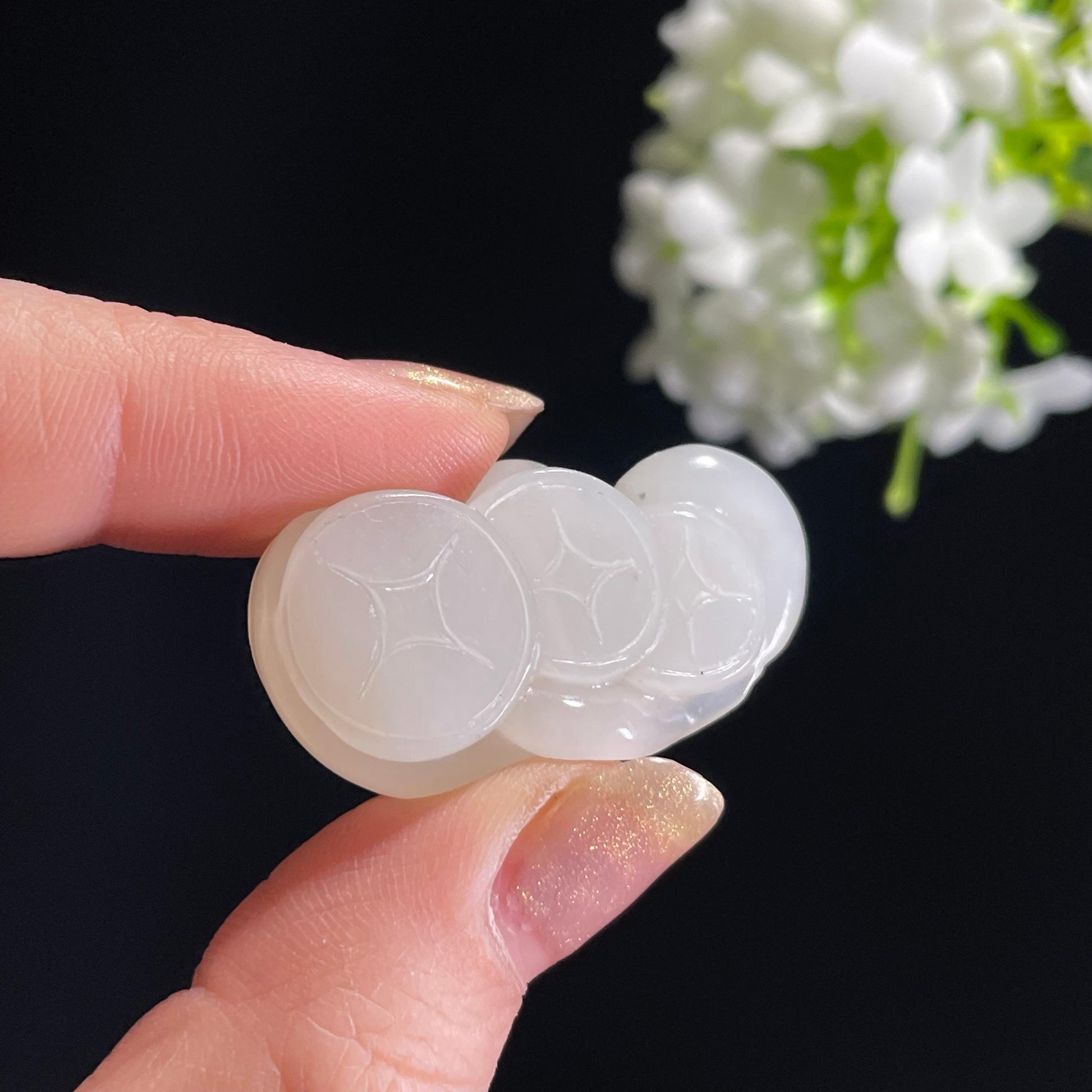 和田玉白玉“灵蛇聚财”籽料蛇雕刻挂件（yc314093）