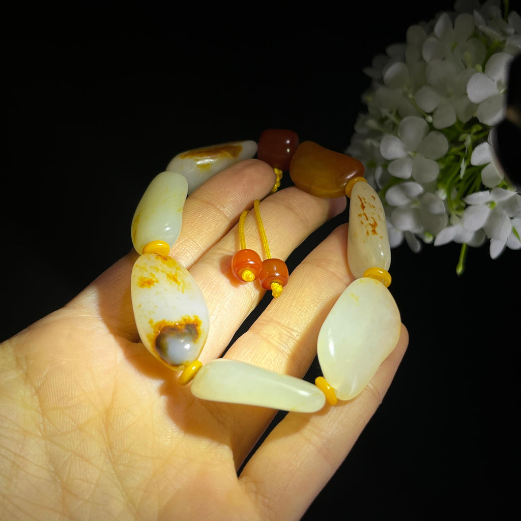 和田玉白玉黄沁洒金聚红皮籽料原籽手串（yc329107）