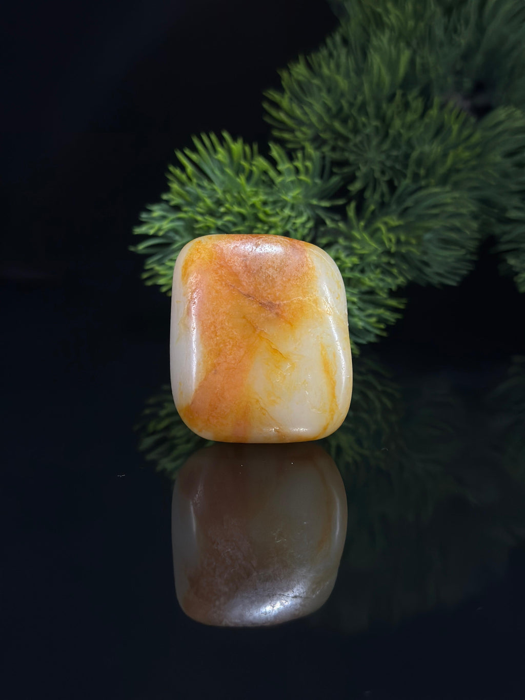 新疆和田玉珍品红皮白肉天然牌型籽料（yc697771）