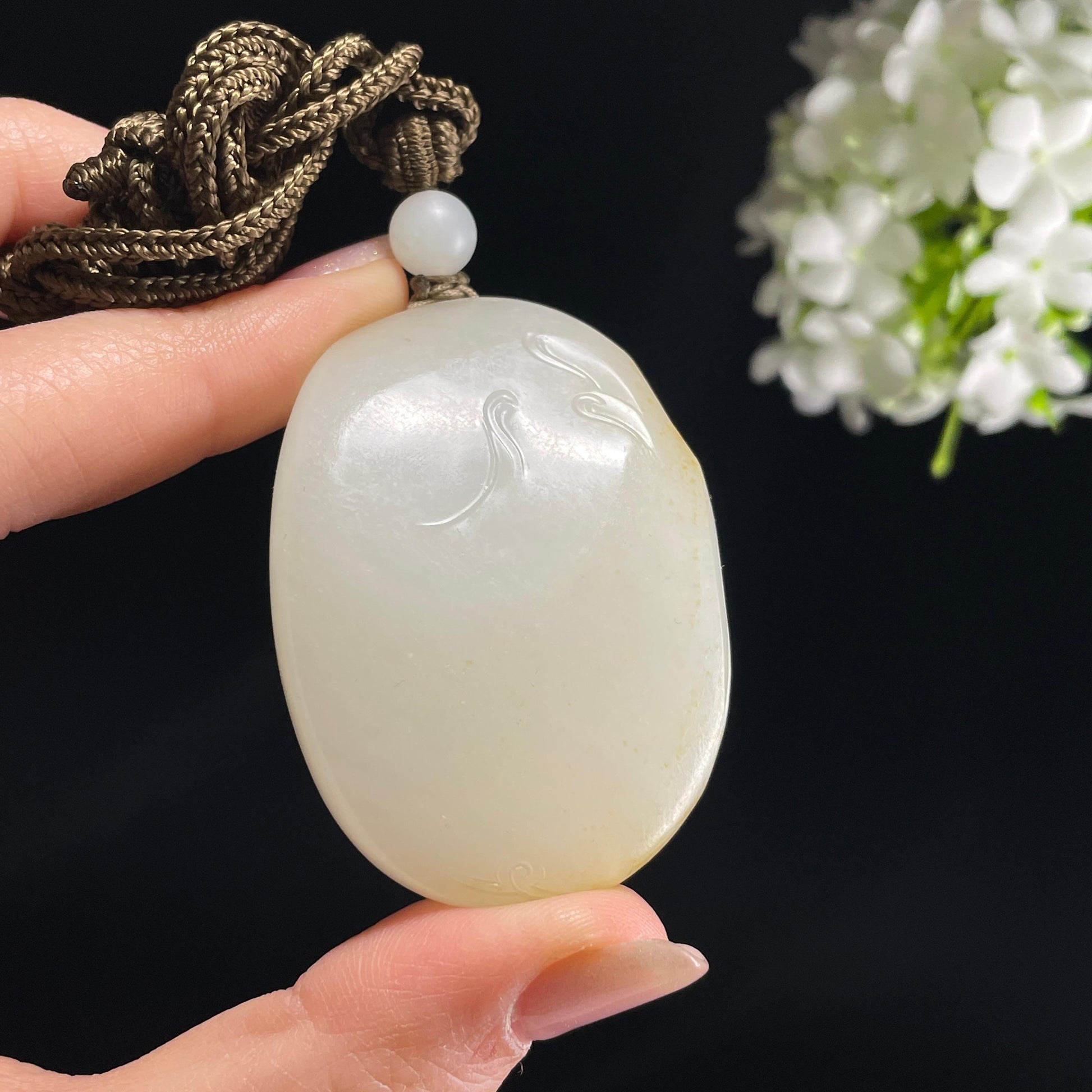 和田玉白玉洒金皮“玉影莲华”籽料观音雕刻（yc355966）