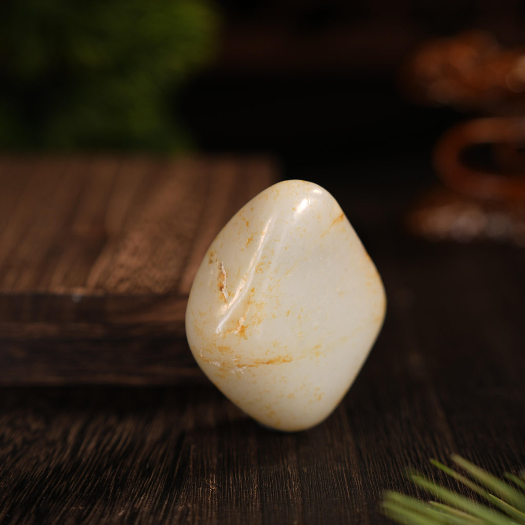 新疆和田玉“雪原碎砂”白玉洒金皮籽料（yc456764）