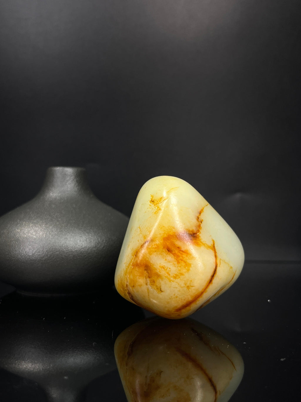 新疆和田玉暖白种玛丽艳红皮洒金籽料原石（yc241950）