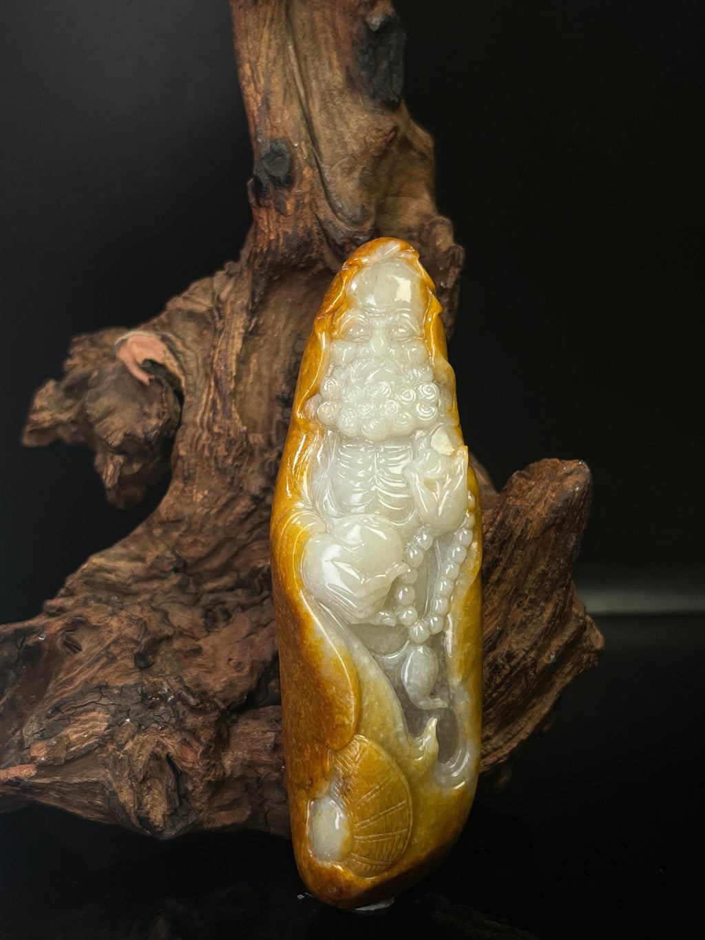 新疆和田玉籽料原石黄沁皮盘古雕刻手把件（yc236709）