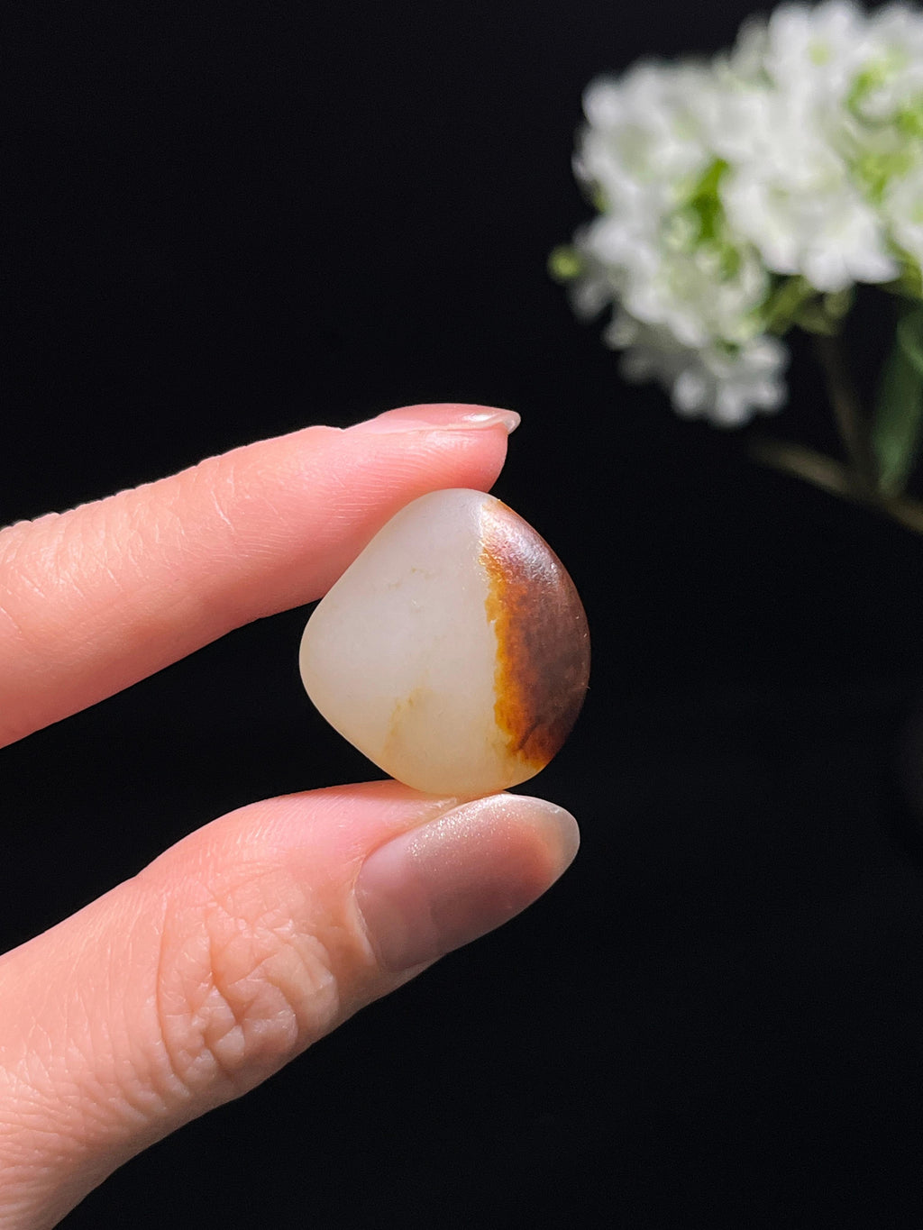 新疆和田玉红皮白肉“鸿运聚边”籽料原石（yc250746）