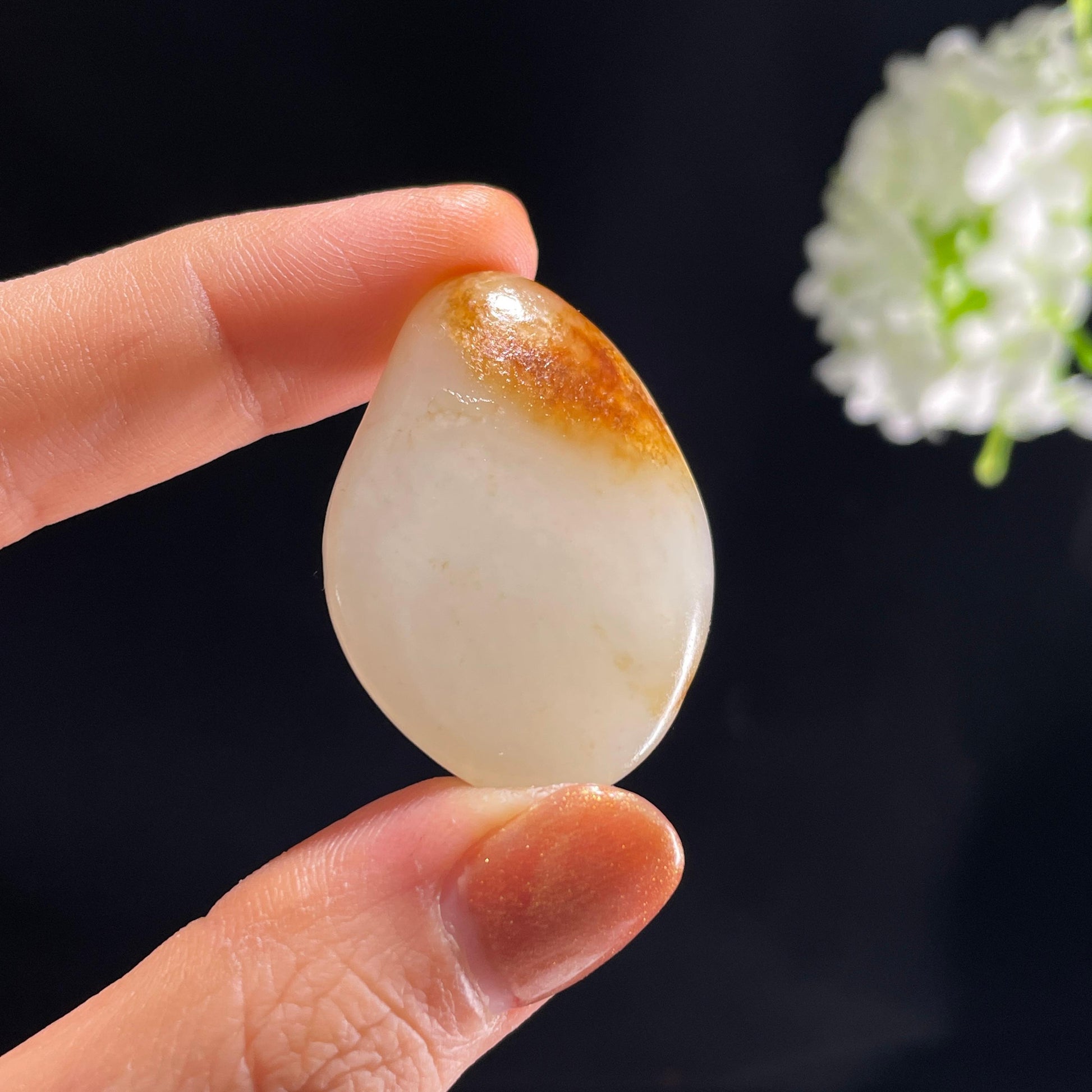 和田玉白玉“绛露点霜”聚红皮籽料（yc387335）