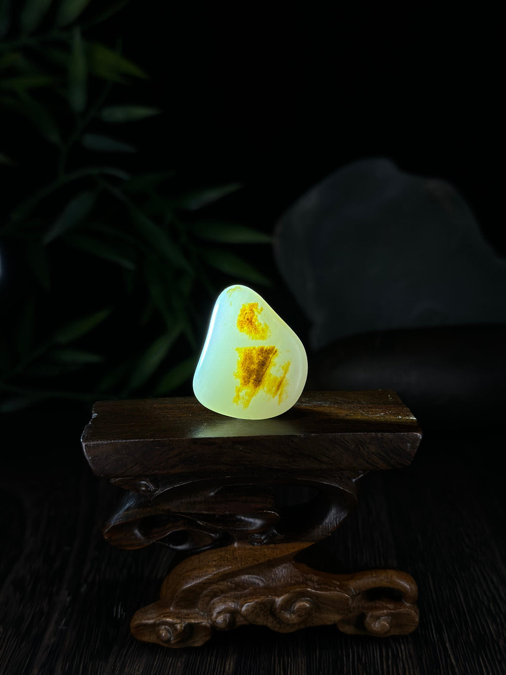 新疆和田玉精品一级白聚黄皮籽料挂件（yc712366）