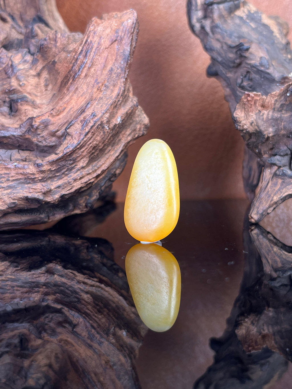 天然和田玉黄沁皮籽料原石挂件（yc227899）