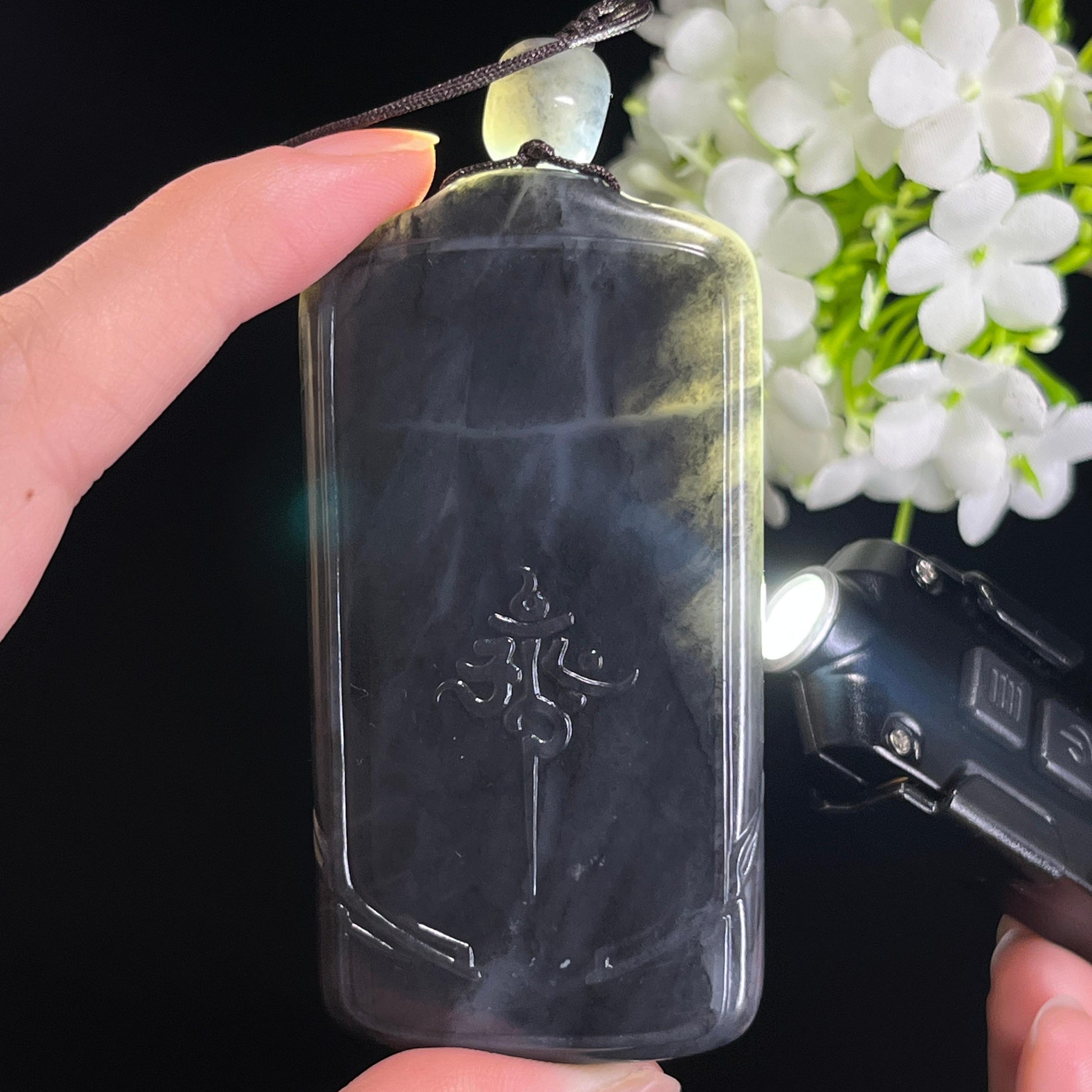 天然和田玉“墨海听禅”籽料青花平安无事牌（yc339127）