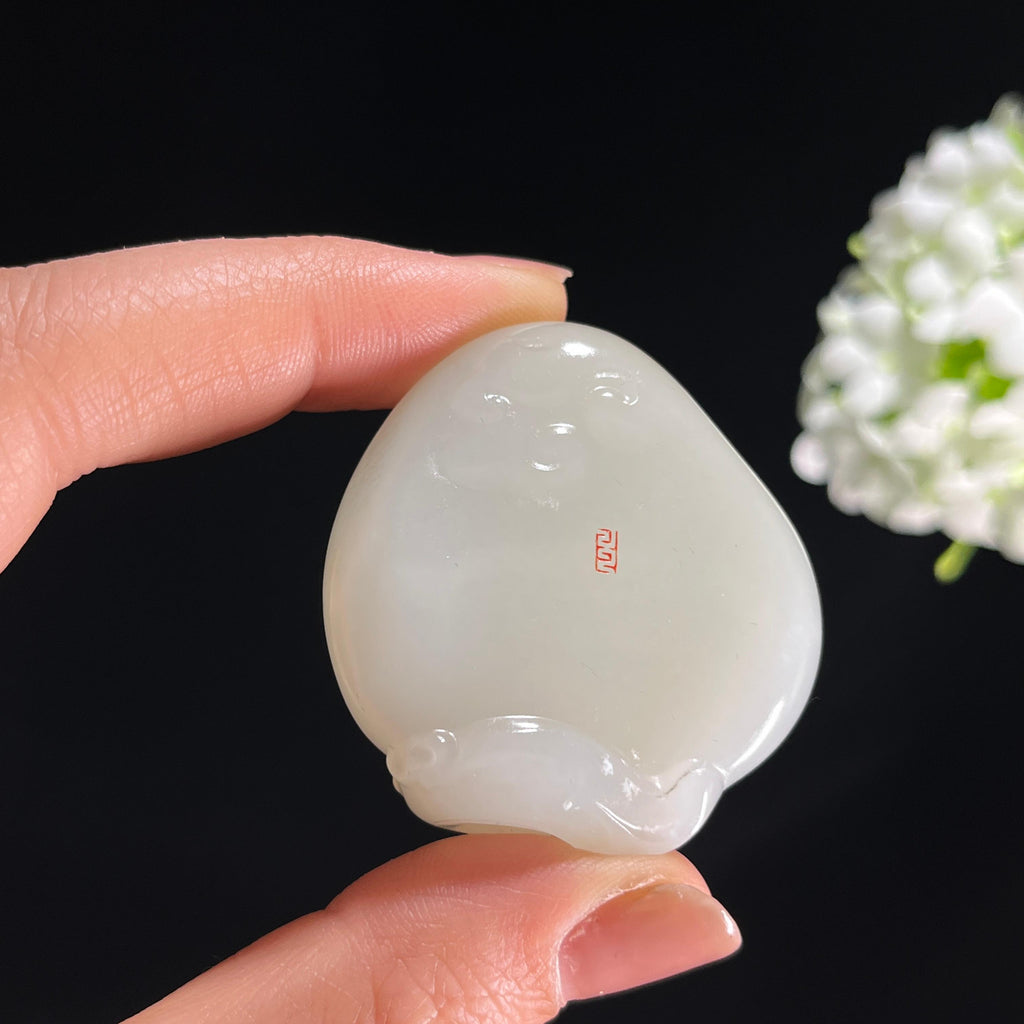 新疆天然和田玉“招财进宝”籽料羊脂白玉聚红皮挂件（yc286503）