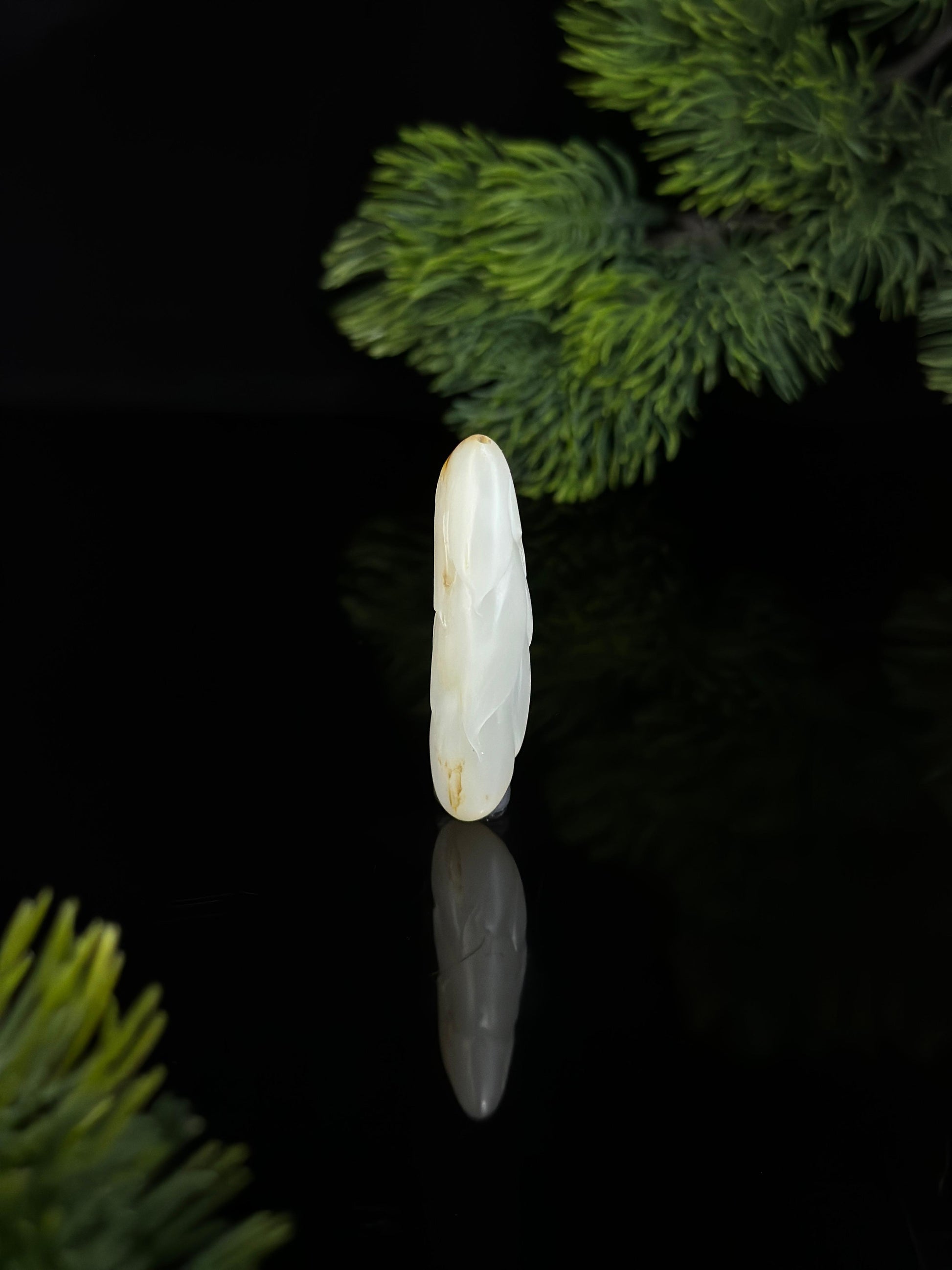 新疆和田玉白玉洒金皮籽料玉兰花挂件（yc492277）