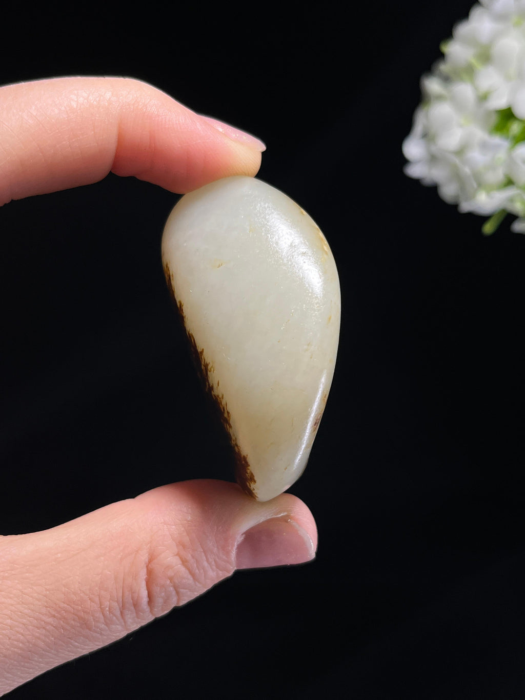 新疆天然和田玉籽料原石聚黑皮挂件（yc262841）