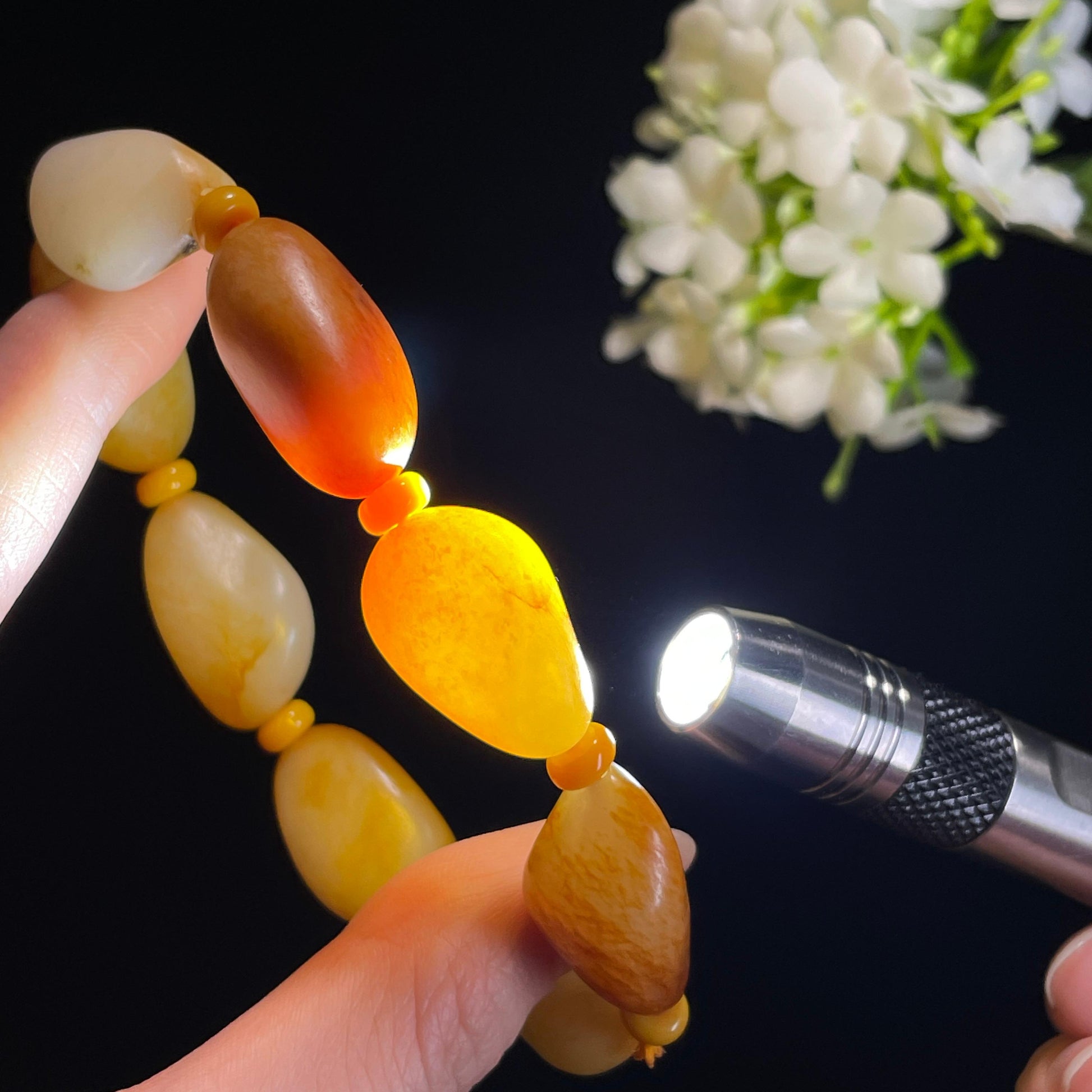 和田玉白玉红沁洒金皮聚红皮籽料原籽手串（yc338004）